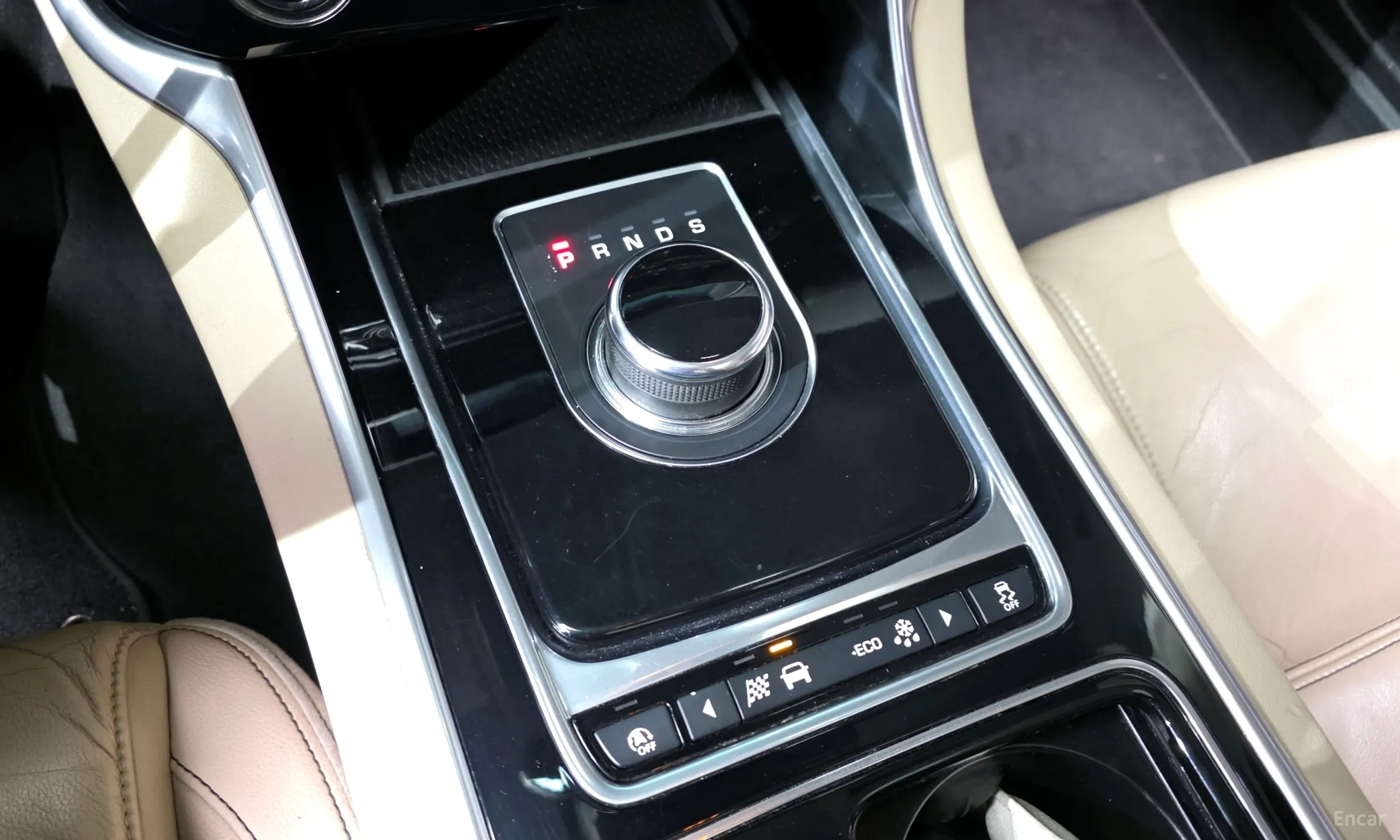 Jaguar XE превью 9