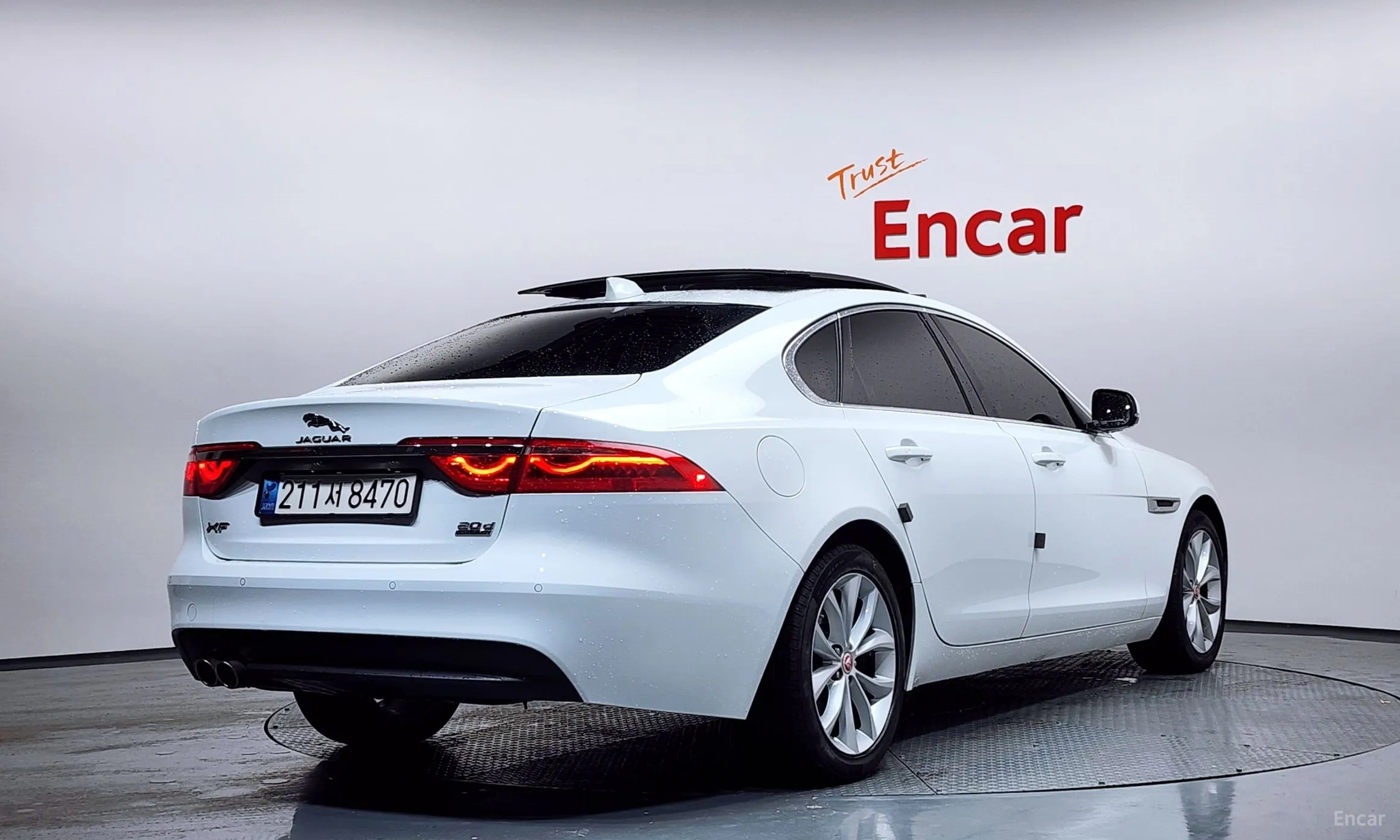 Jaguar XF (x260)