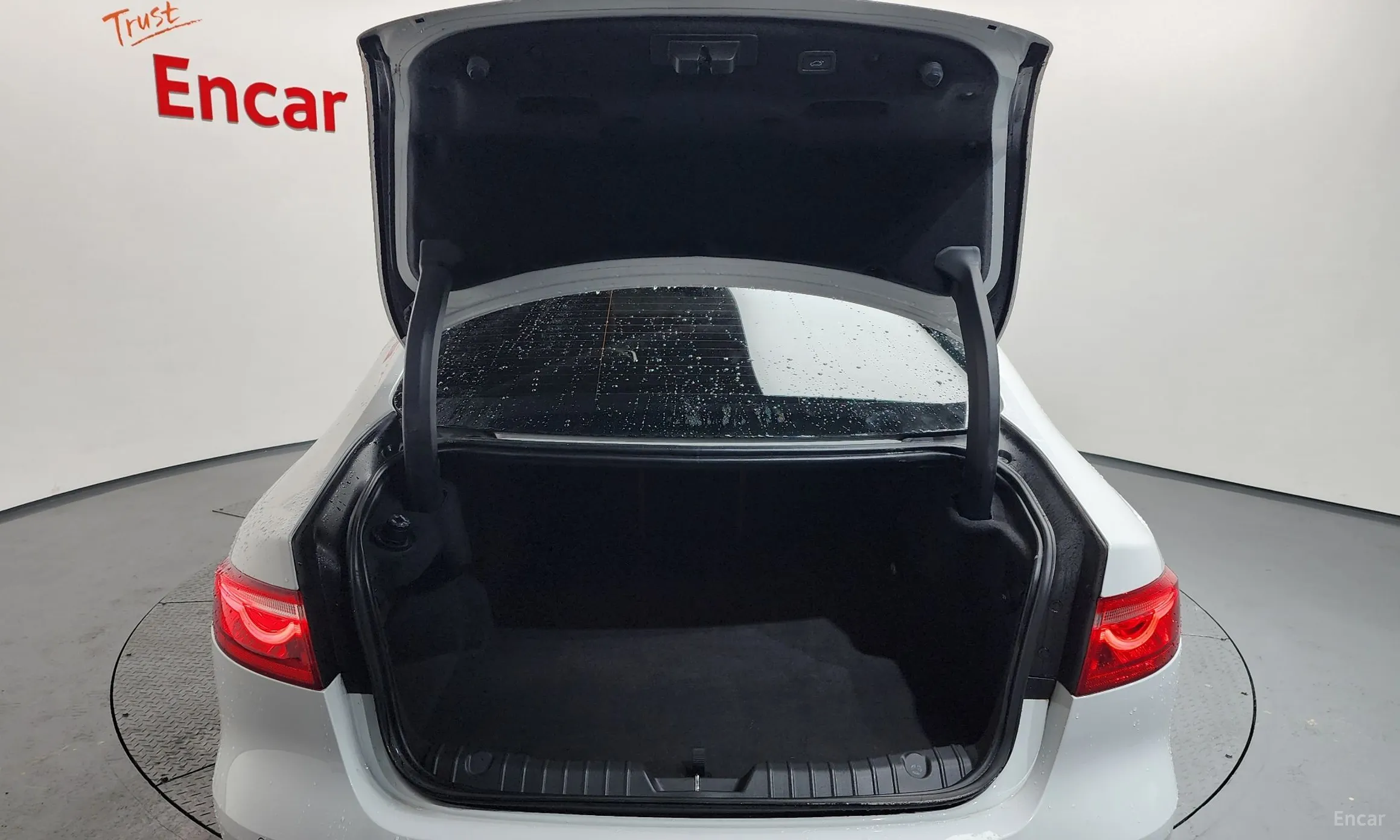 Jaguar XF (x260) превью 20