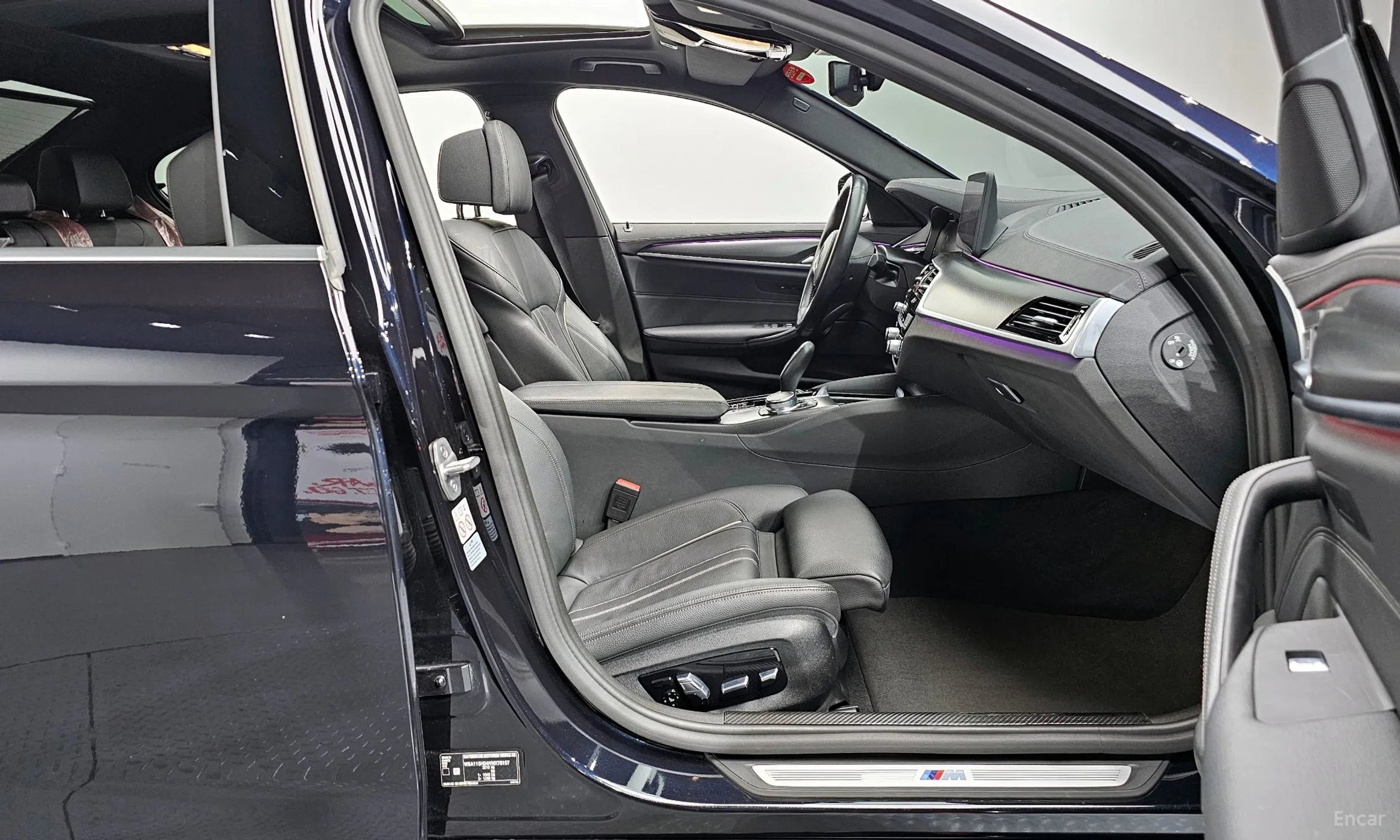 BMW 5 Series (G30) превью 10