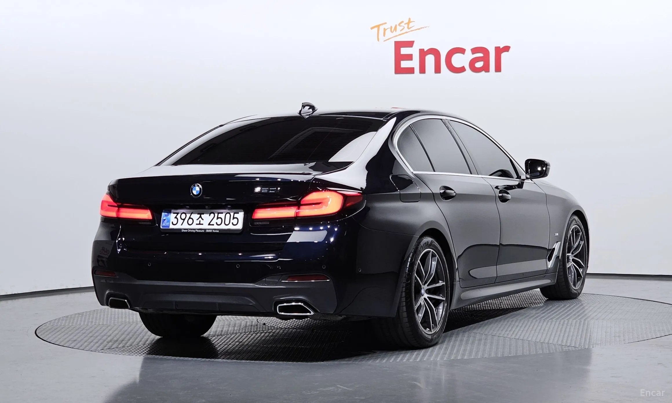 BMW 5 Series (G30) превью 2