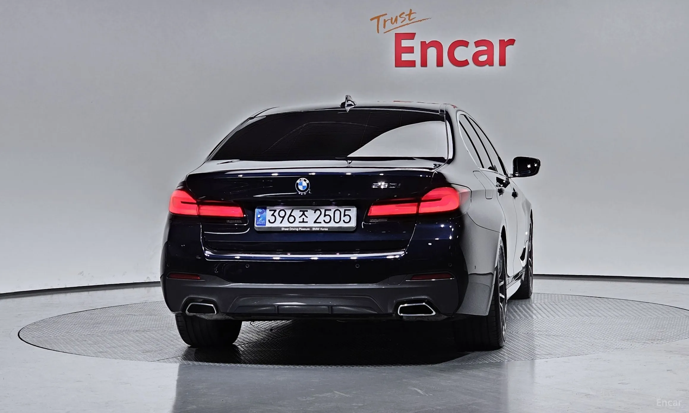 BMW 5 Series (G30) превью 4