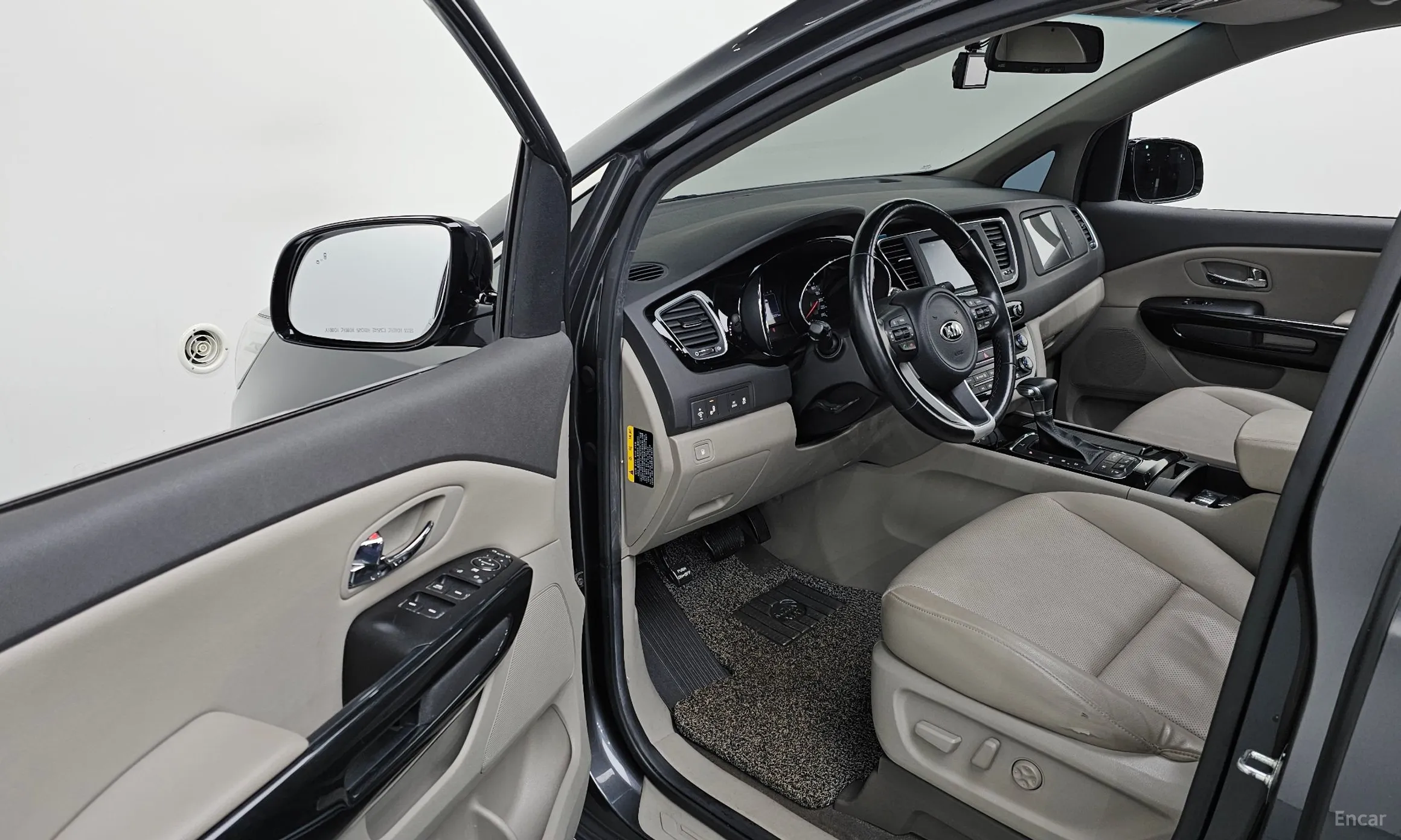 Kia Carnival превью 10