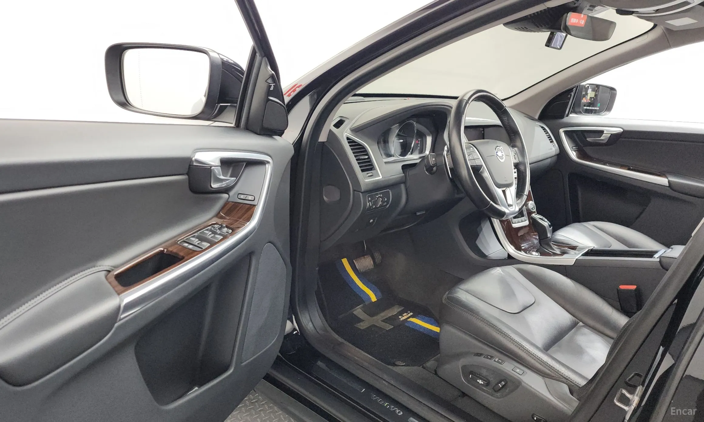 Volvo XC60 превью 10