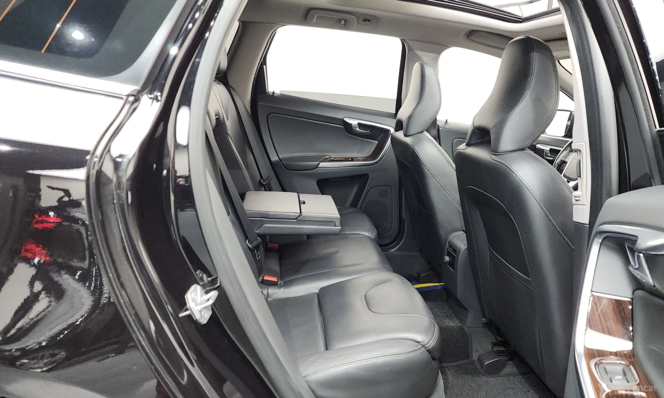 Volvo XC60 превью 12