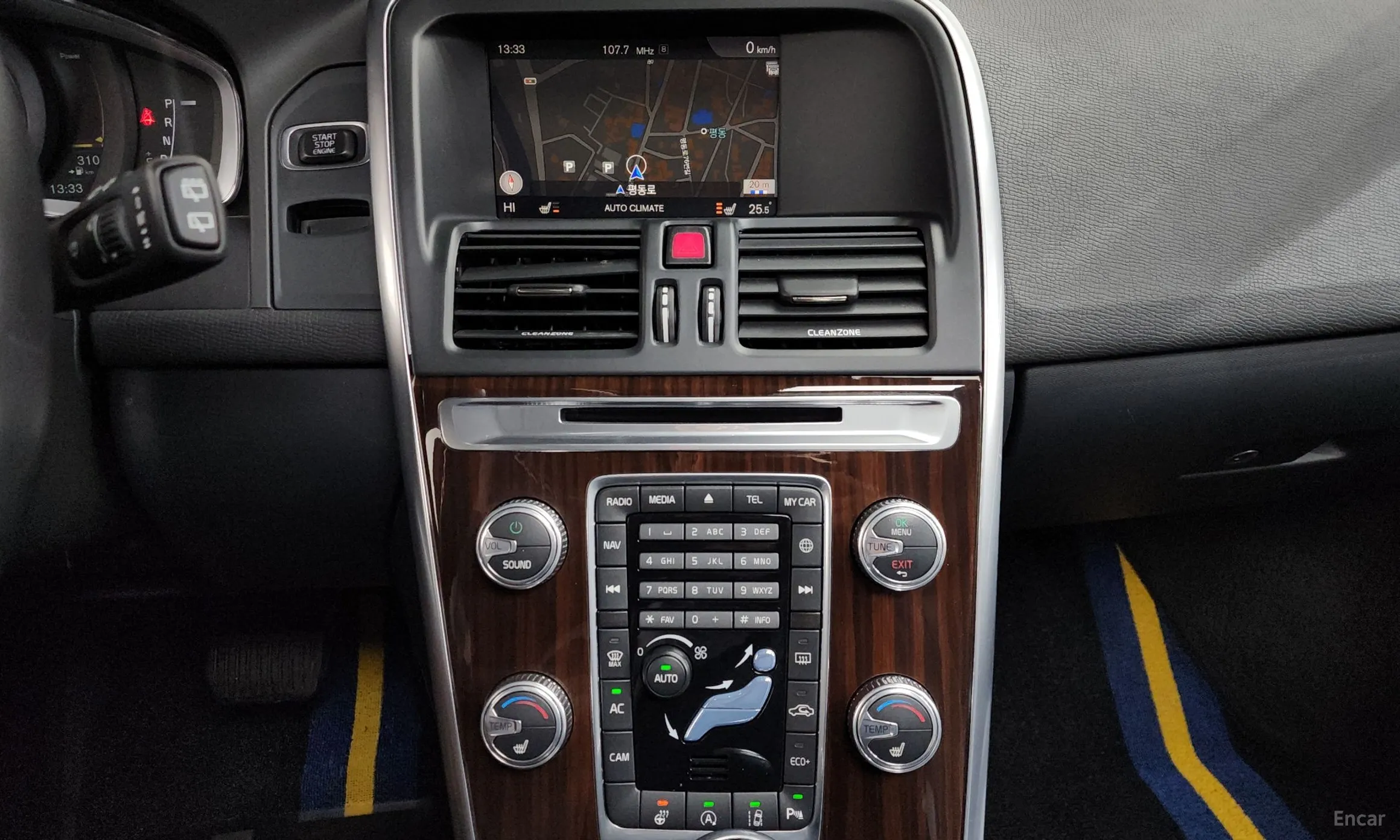 Volvo XC60 превью 14