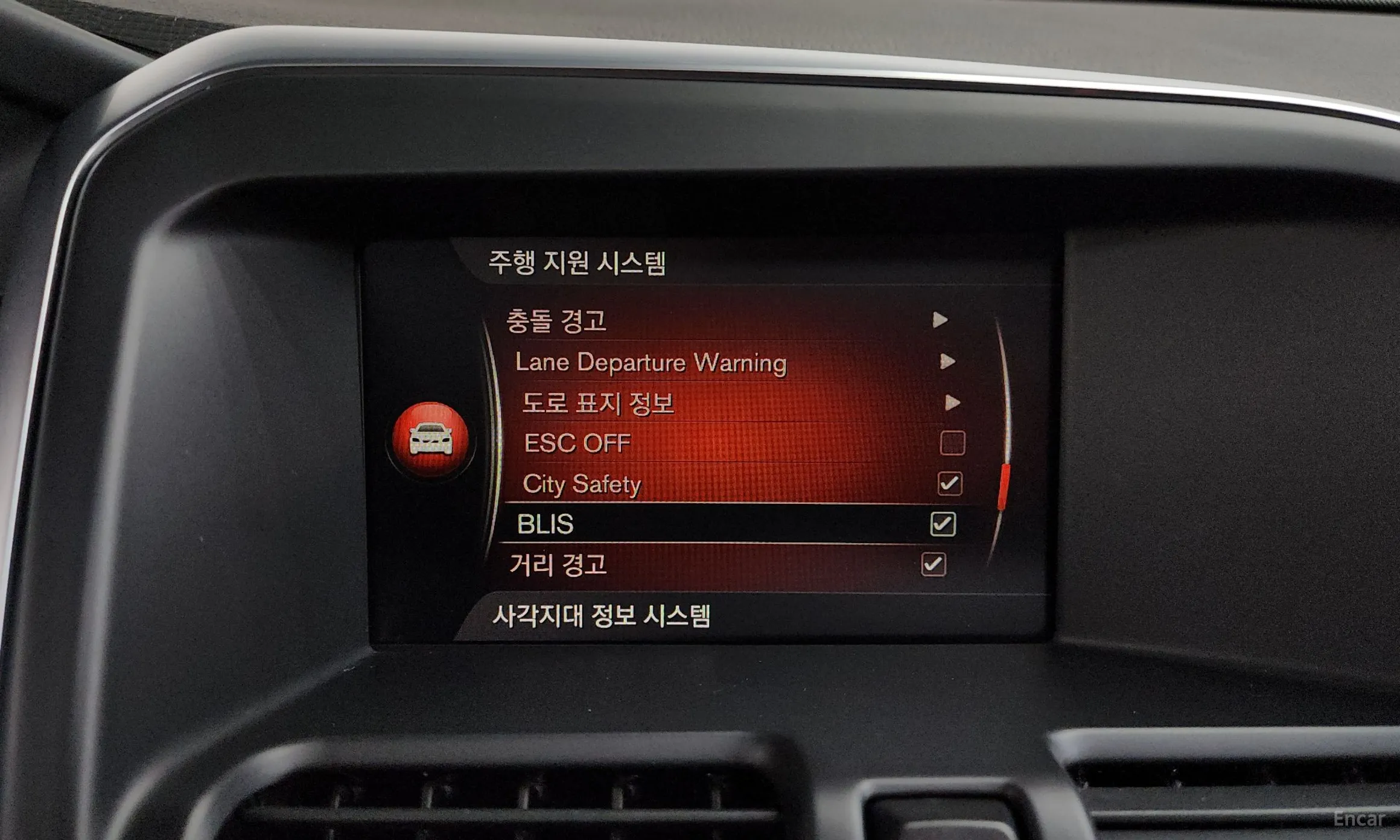 Volvo XC60 превью 16