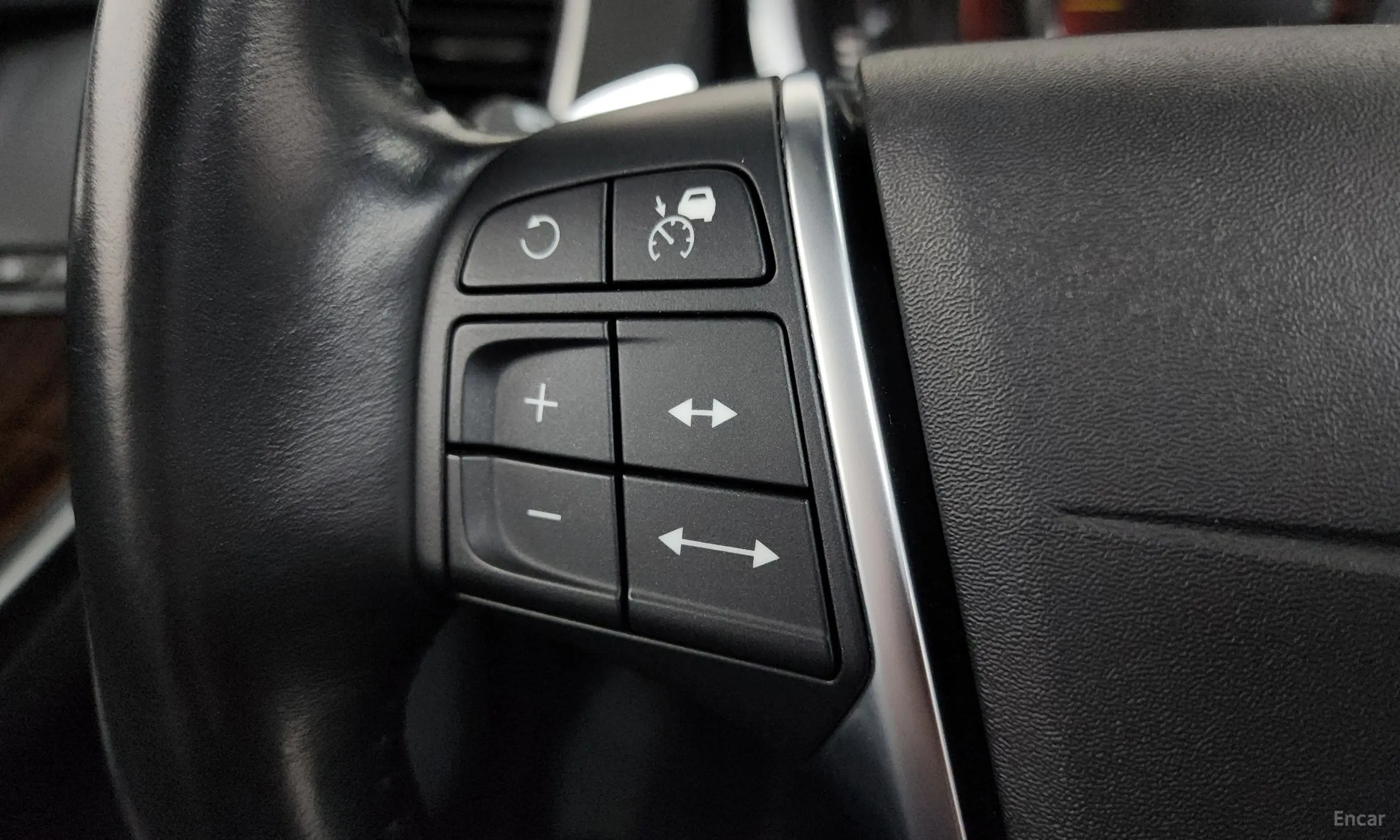 Volvo XC60 превью 17