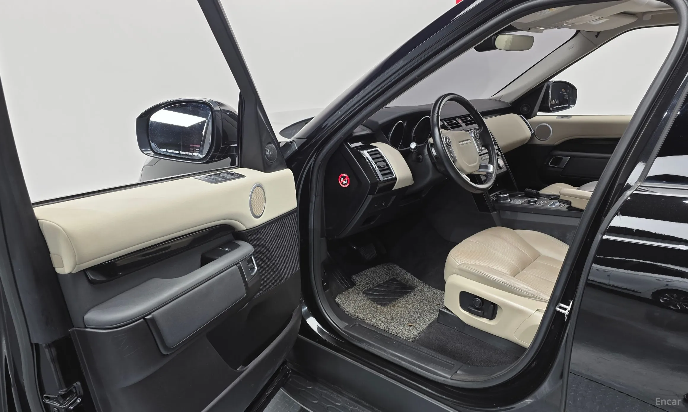 Land Rover Discovery 5 превью 11