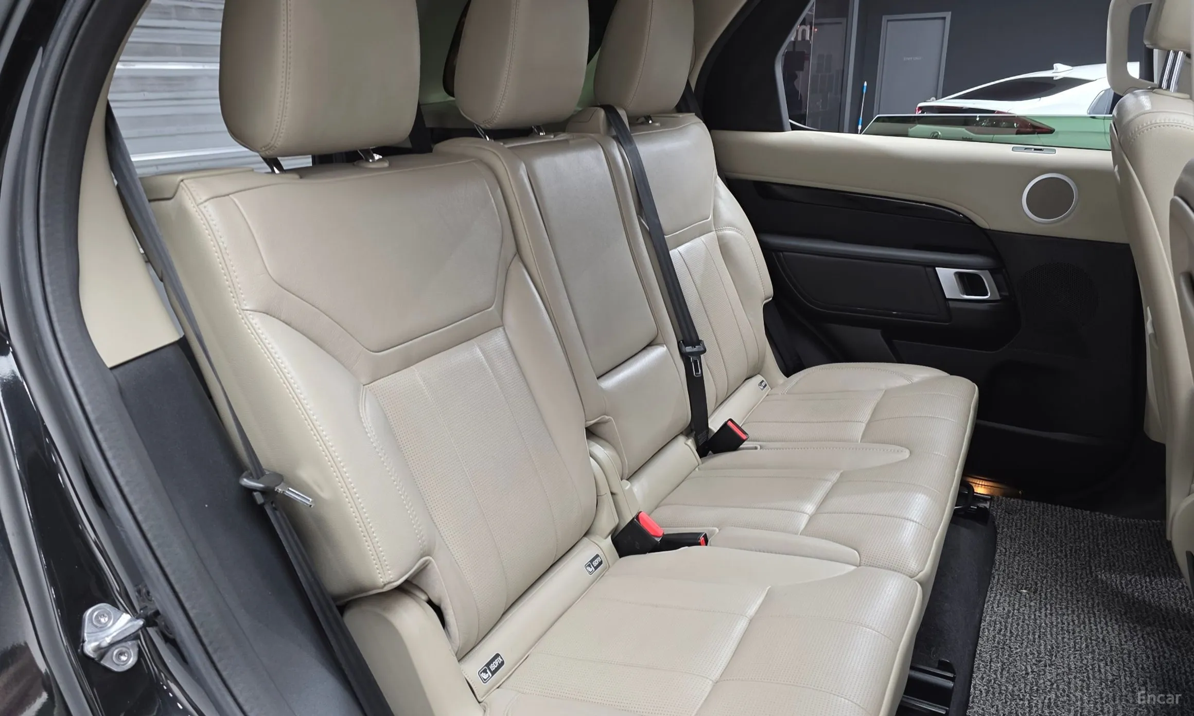Land Rover Discovery 5 превью 12