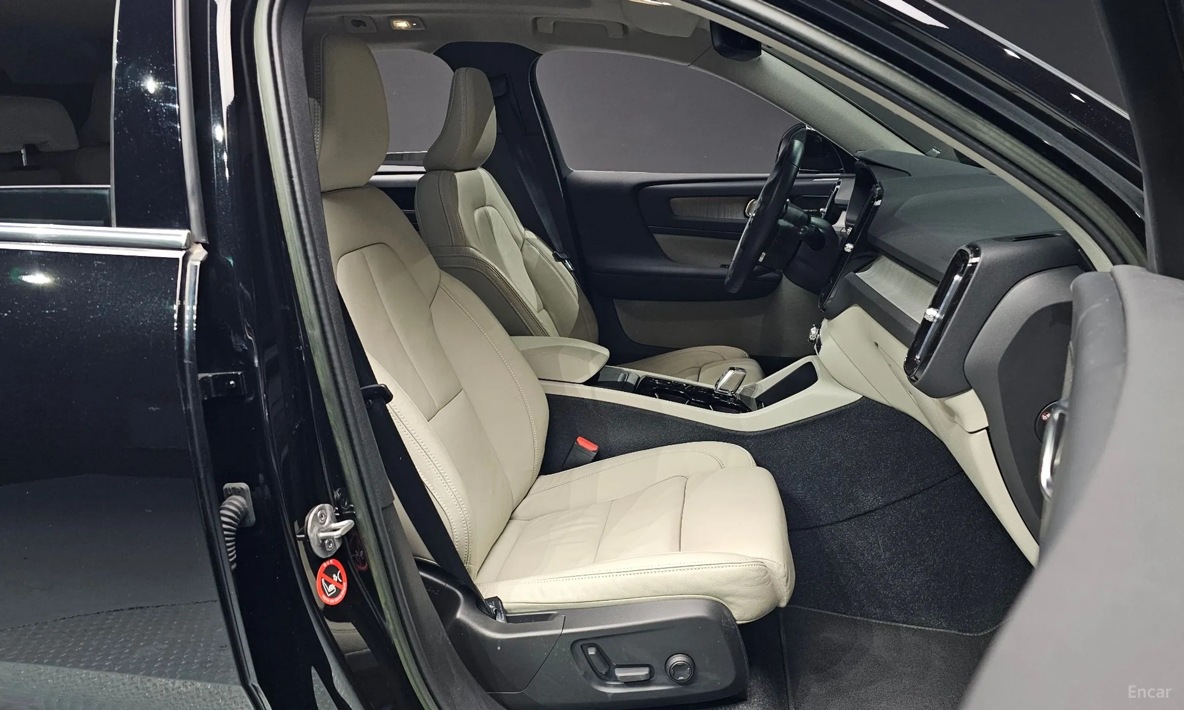 Volvo XC40 превью 10
