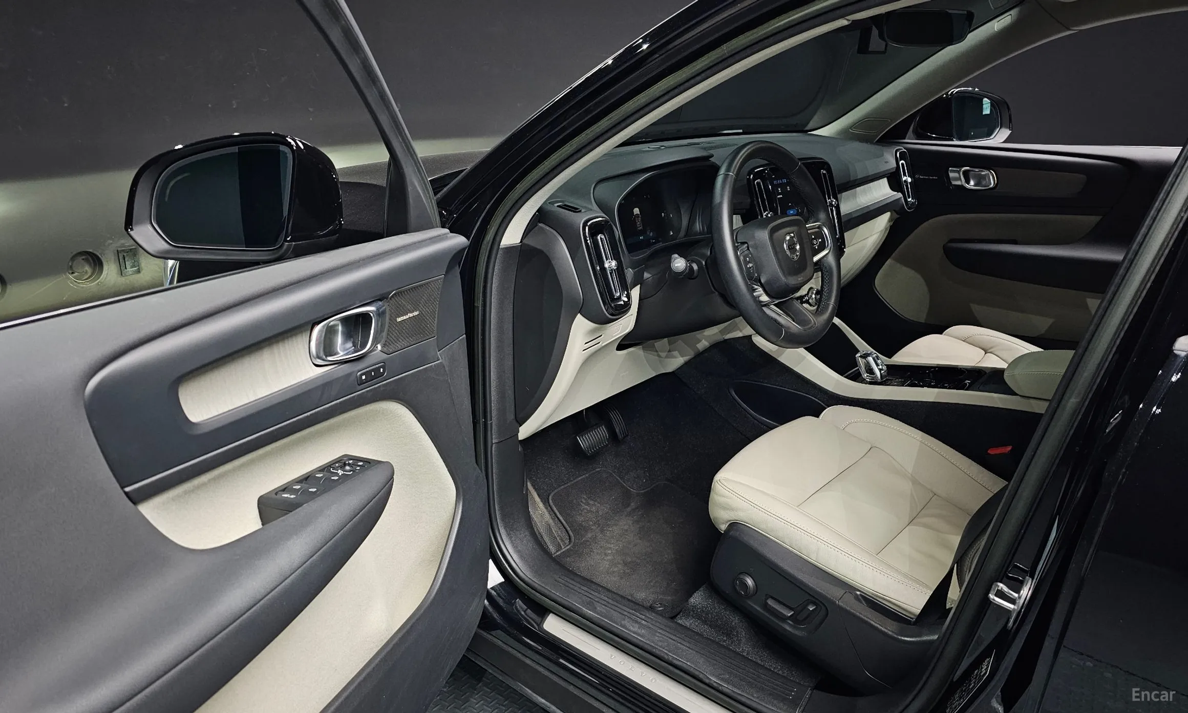 Volvo XC40 превью 11