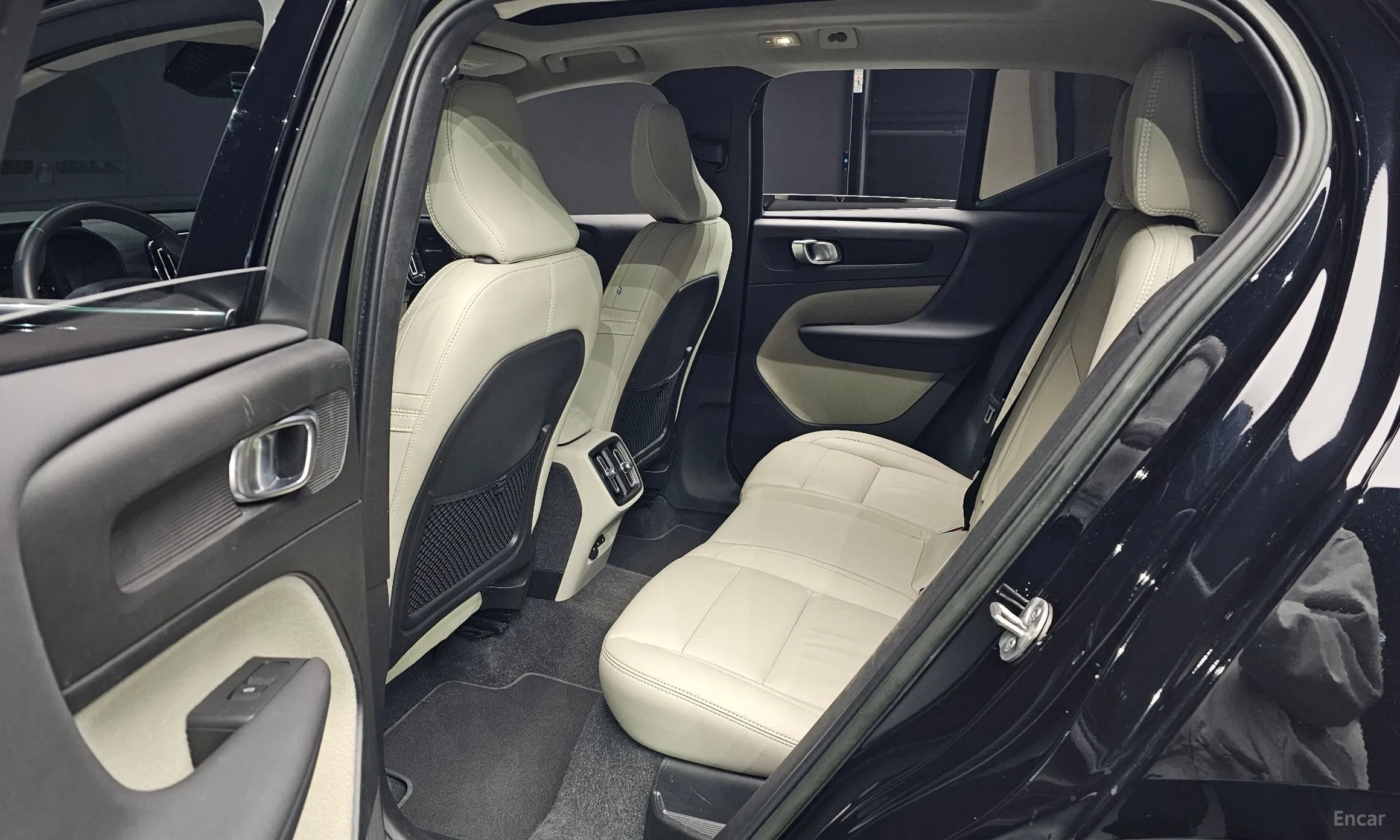 Volvo XC40 превью 12