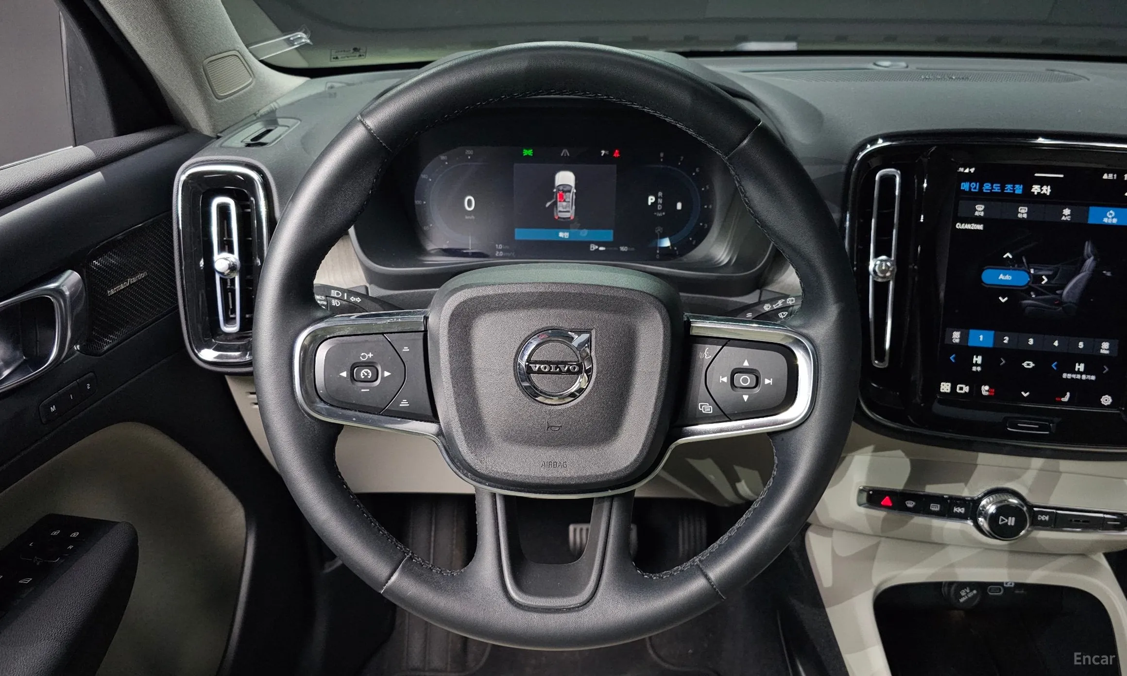 Volvo XC40 превью 13