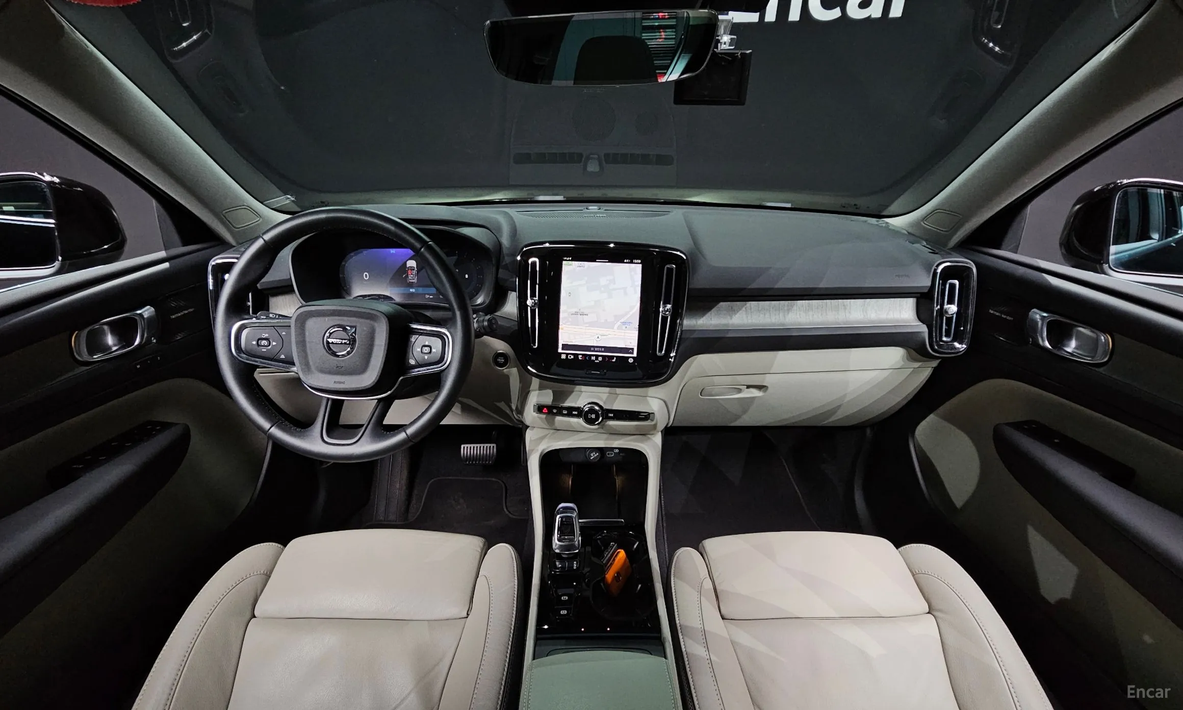 Volvo XC40 превью 7