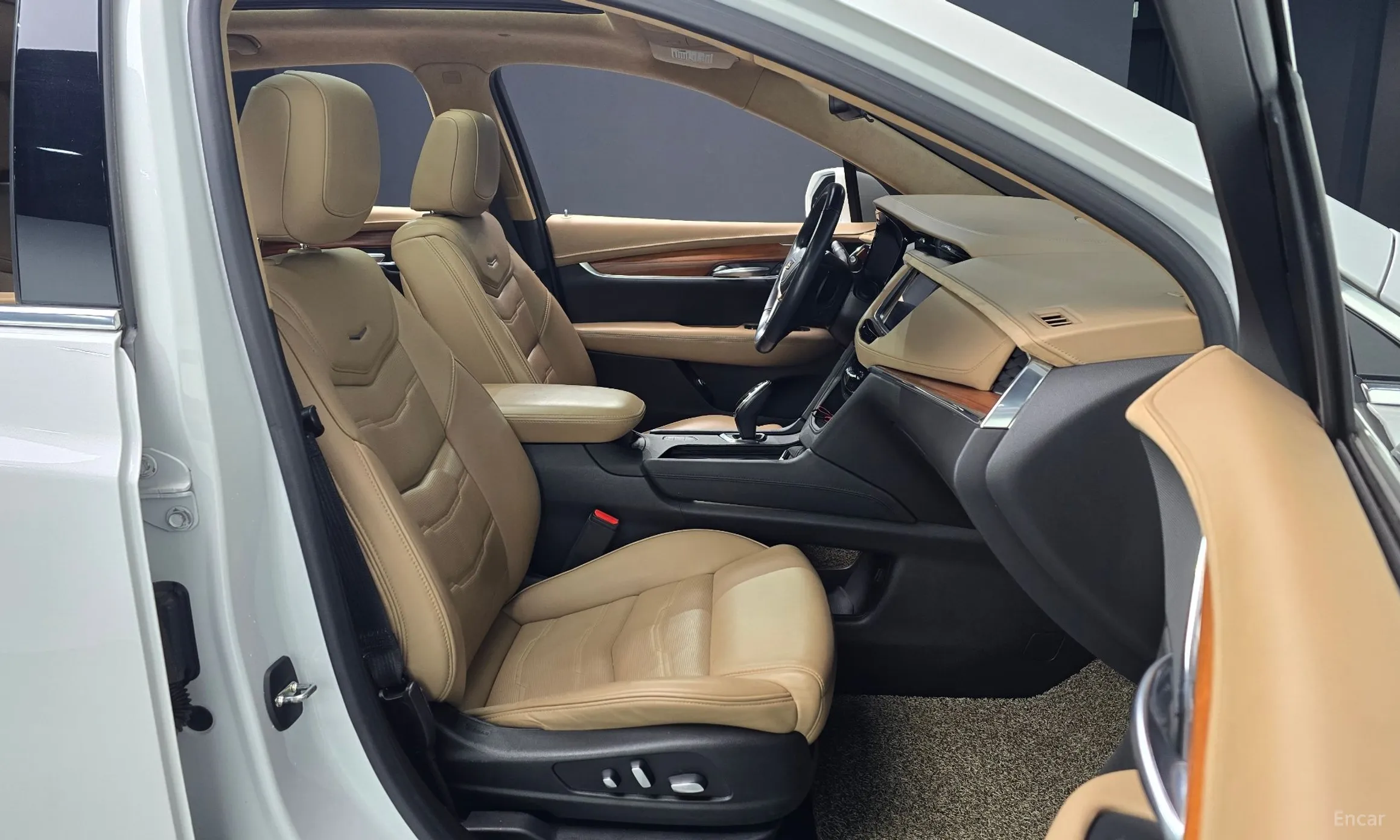 Cadillac XT5 превью 10