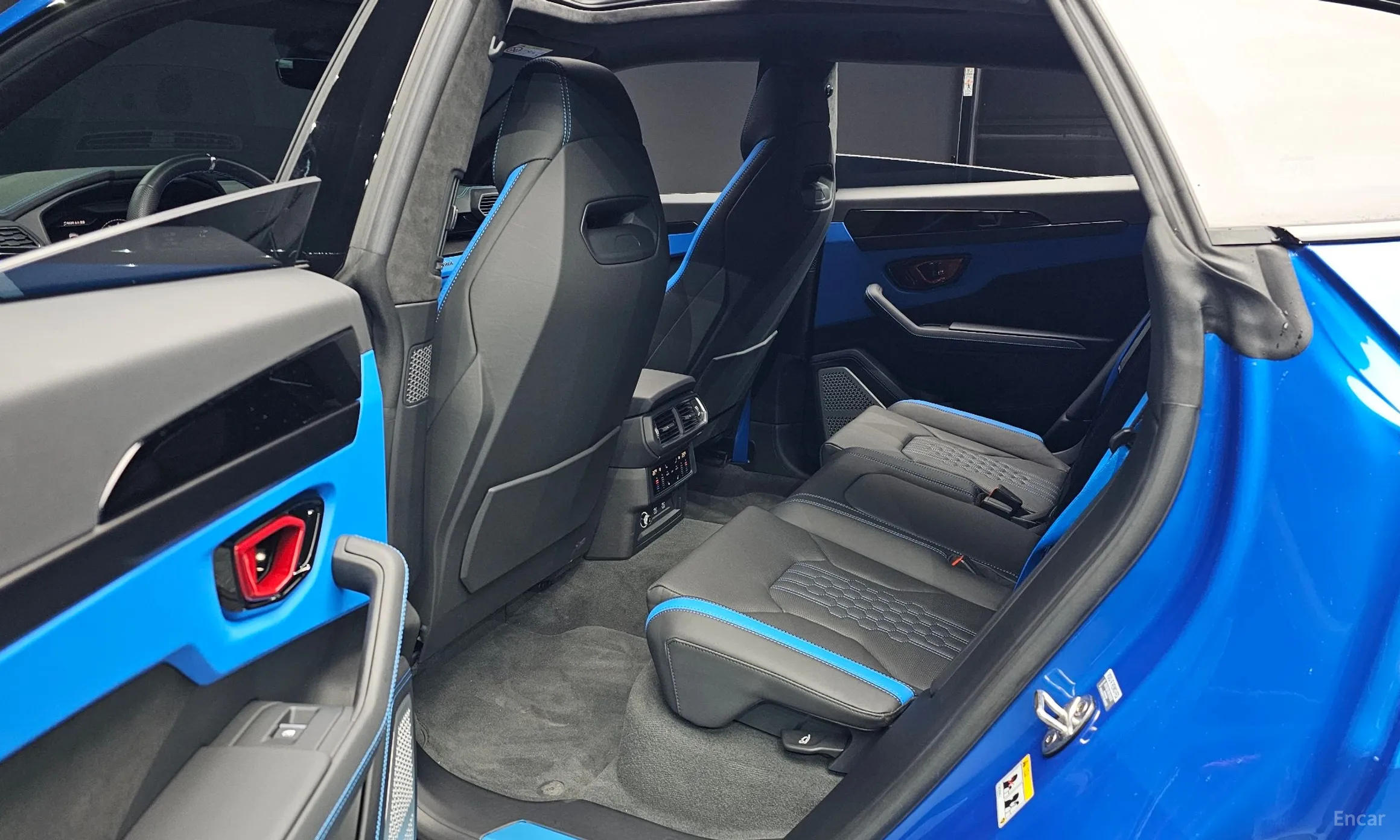 Lamborghini Urus превью 12