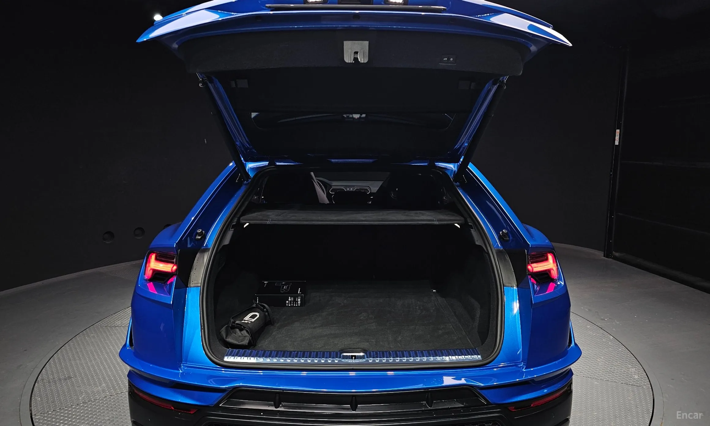 Lamborghini Urus превью 20