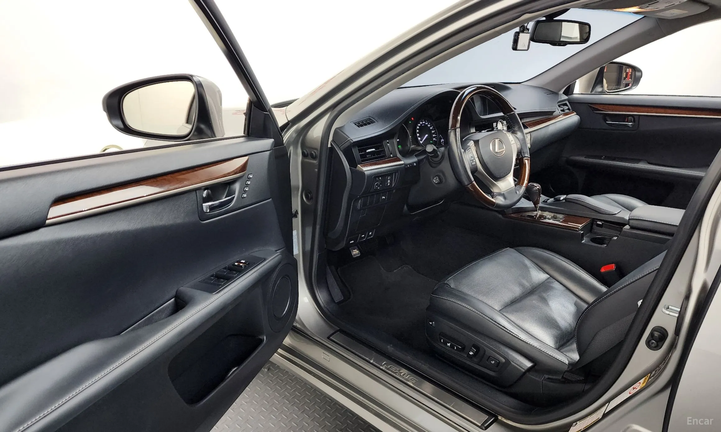 Lexus New ES300h превью 10