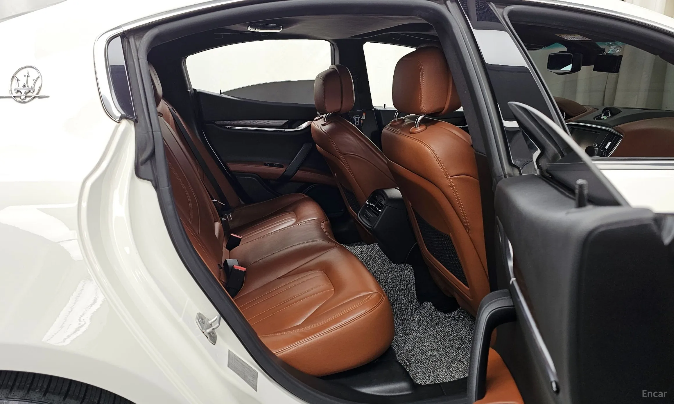 Maserati Ghibli превью 12
