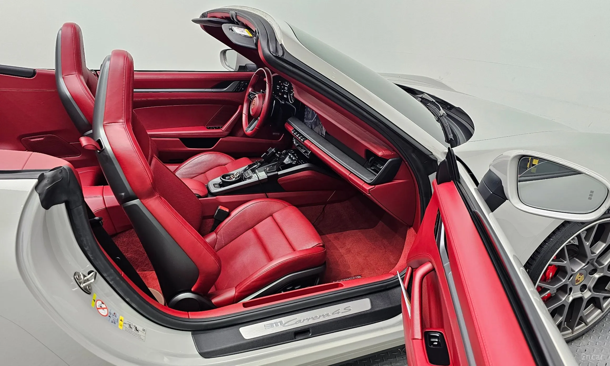 Porsche 911 (992) превью 10