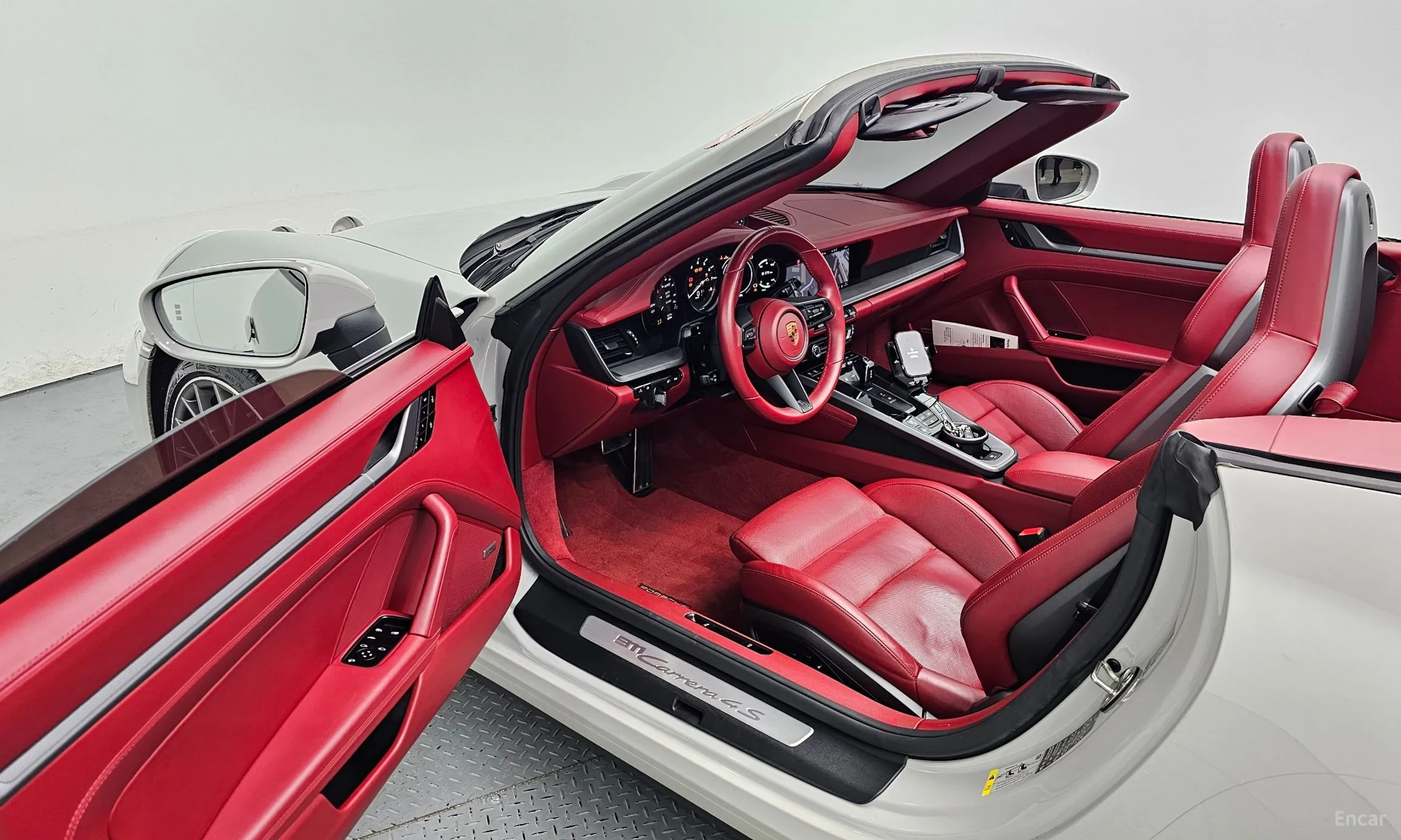 Porsche 911 (992) превью 11