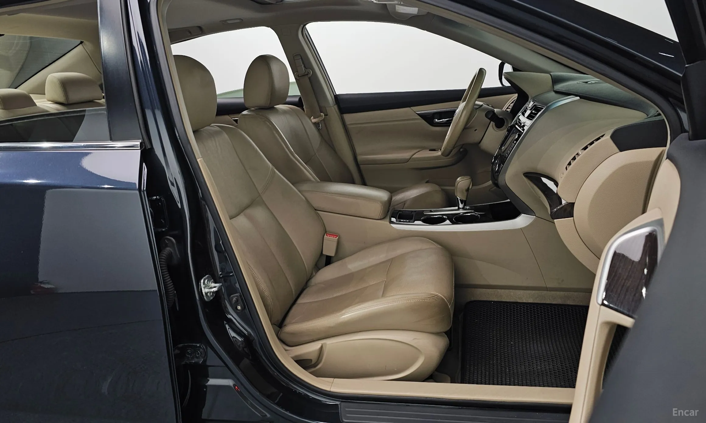 Nissan Altima превью 10