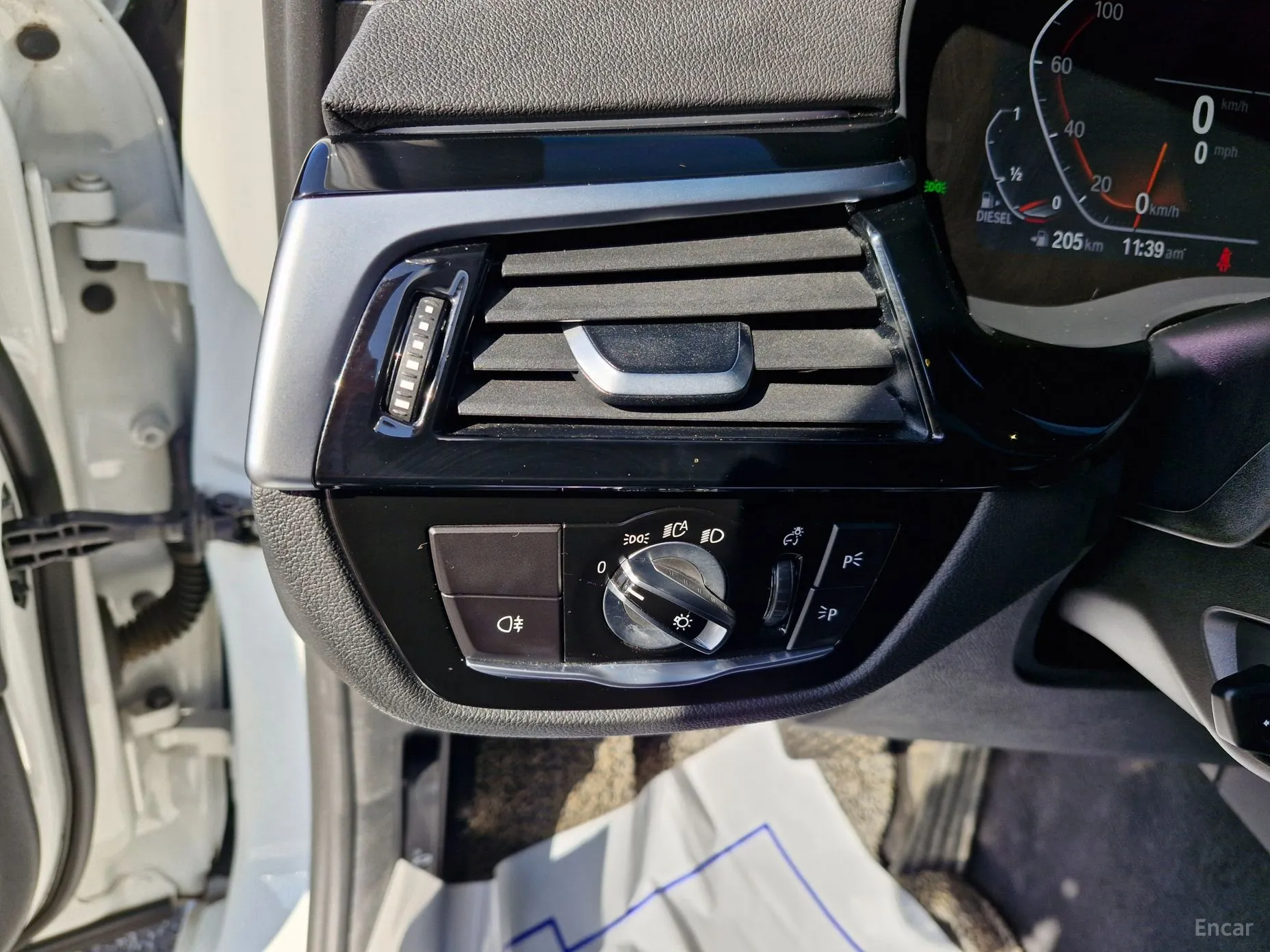 BMW 5 Series (G30) превью 11