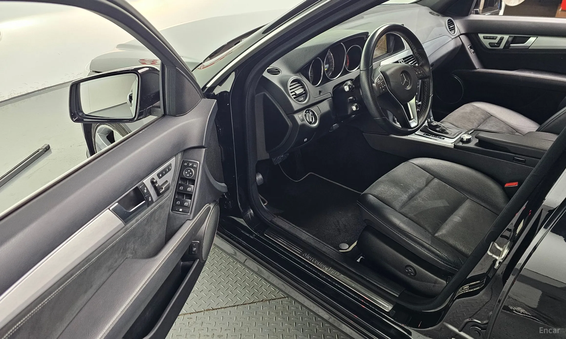 Mercedes Benz C-Class W204 превью 11