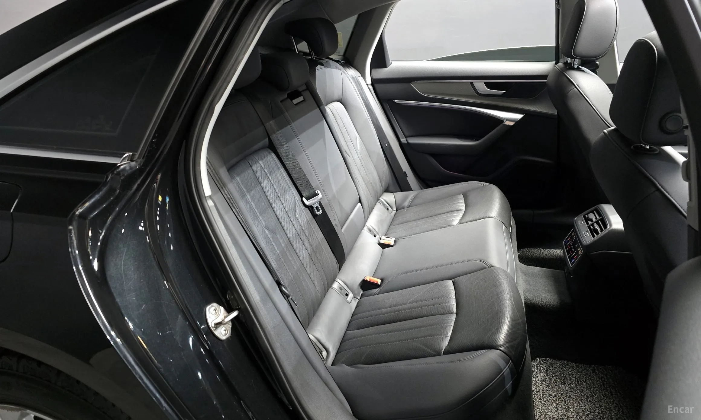 Audi A6 (C8) превью 12