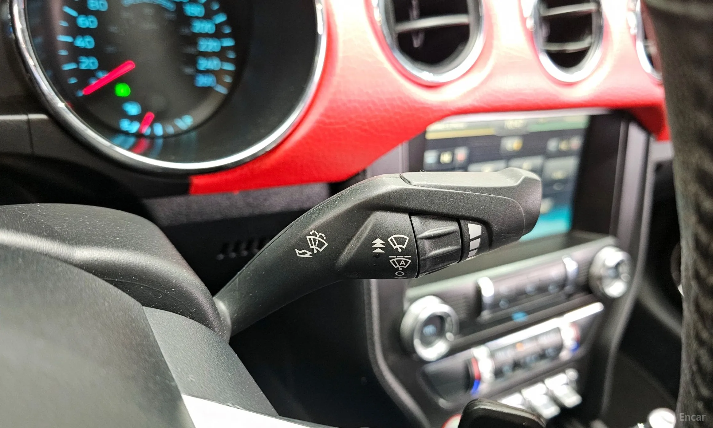 Ford Mustang превью 17