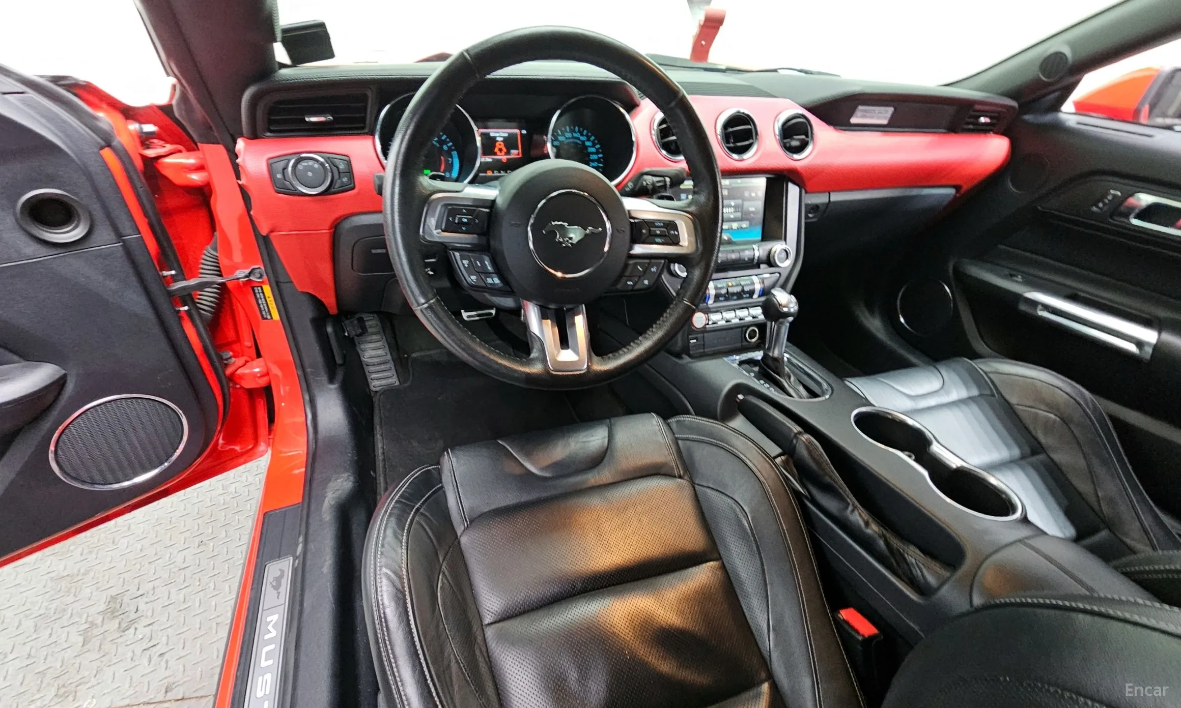 Ford Mustang превью 7