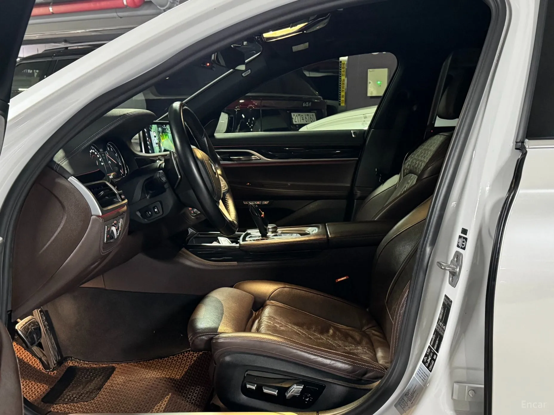BMW 7 Series (G11) превью 11