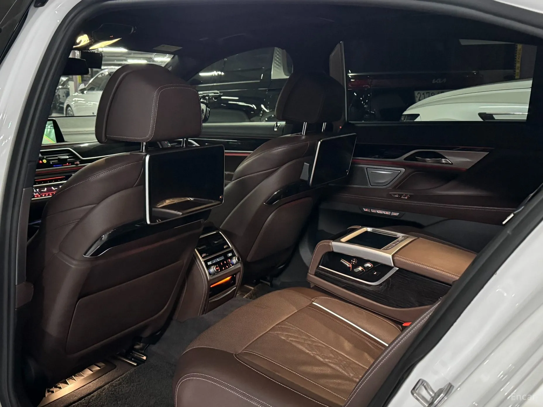 BMW 7 Series (G11) превью 12