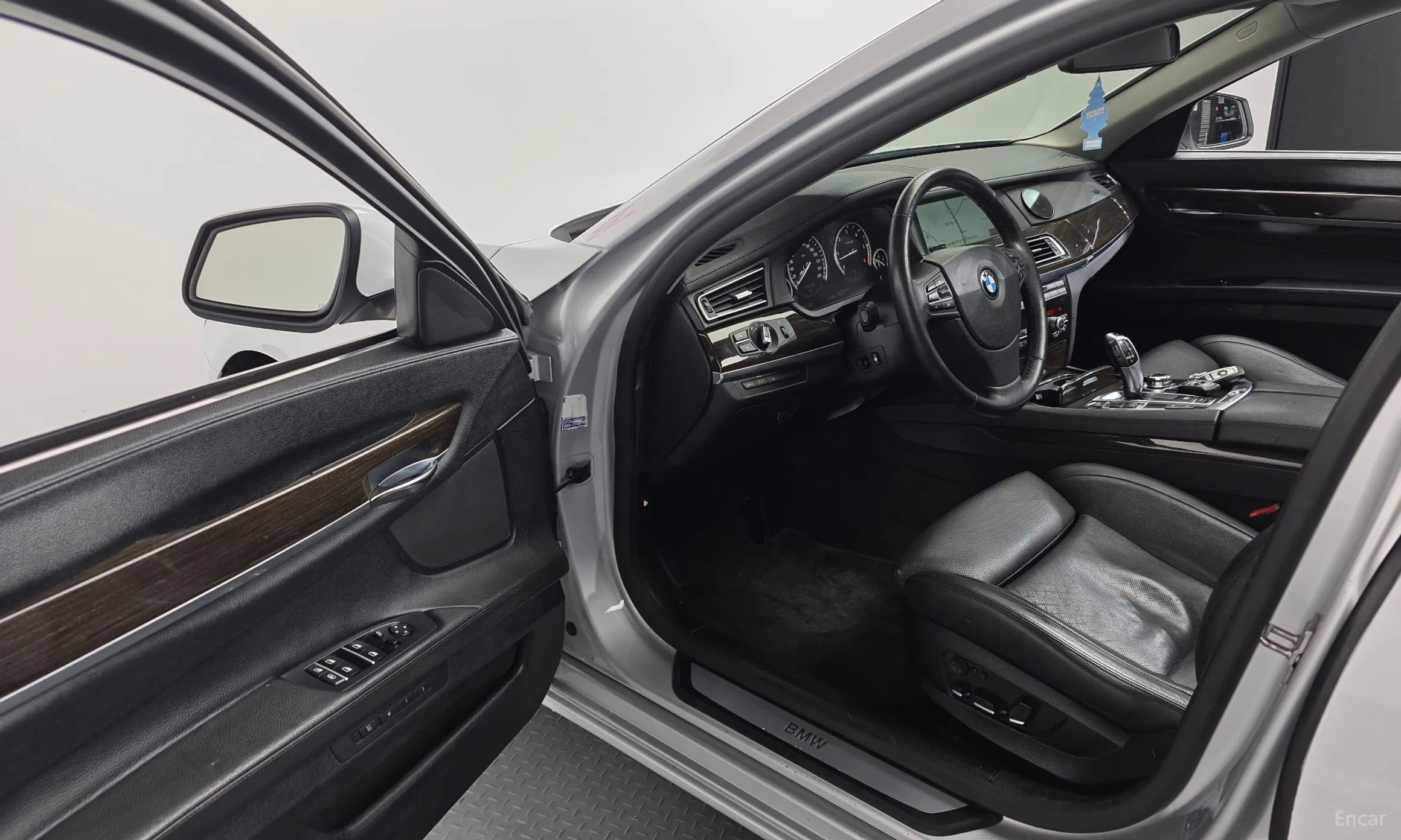 BMW 7 Series (F01) превью 4