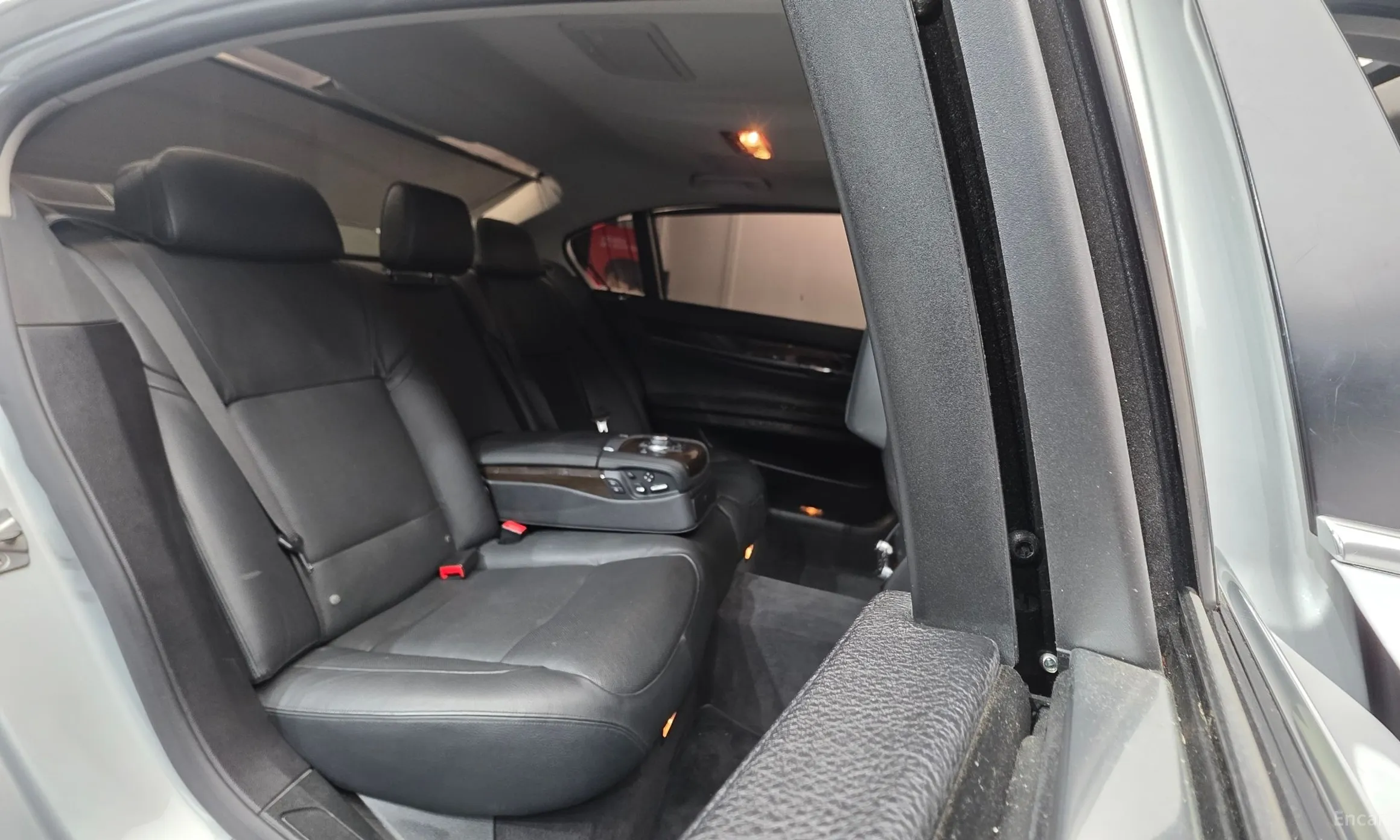 BMW 7 Series (F01) превью 10
