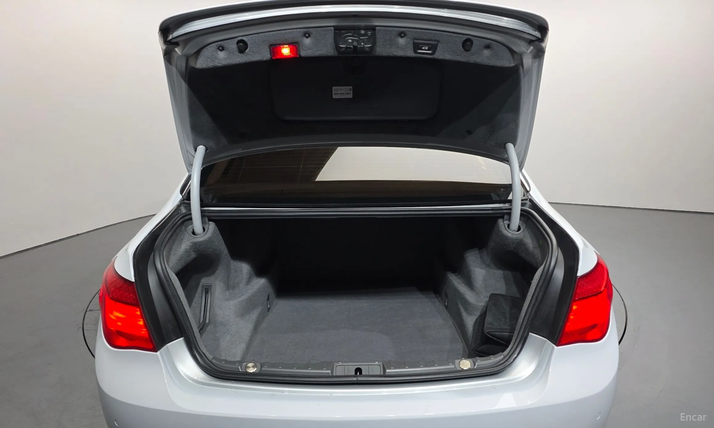 BMW 7 Series (F01) превью 11