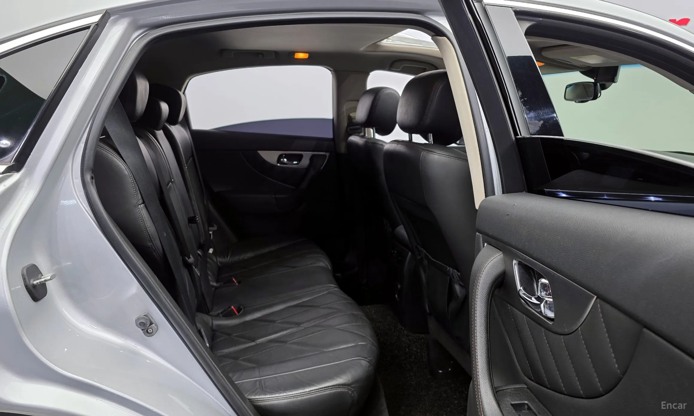 Infiniti FX35 превью 12