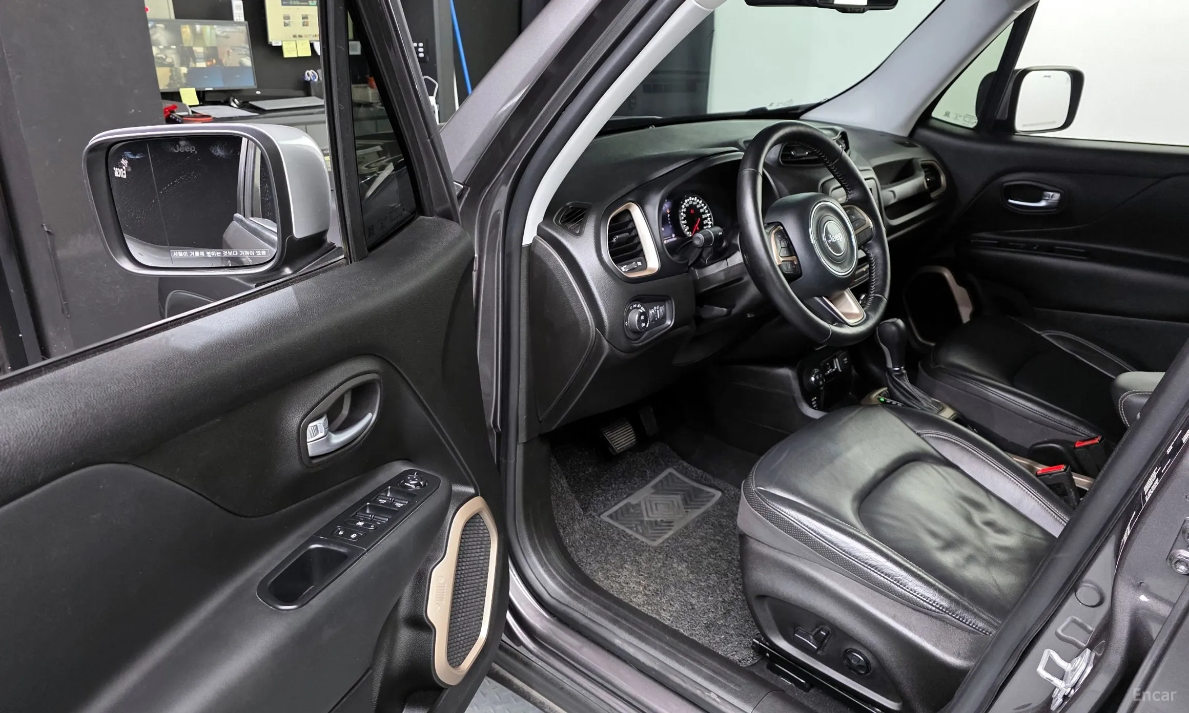 Jeep Renegade превью 10