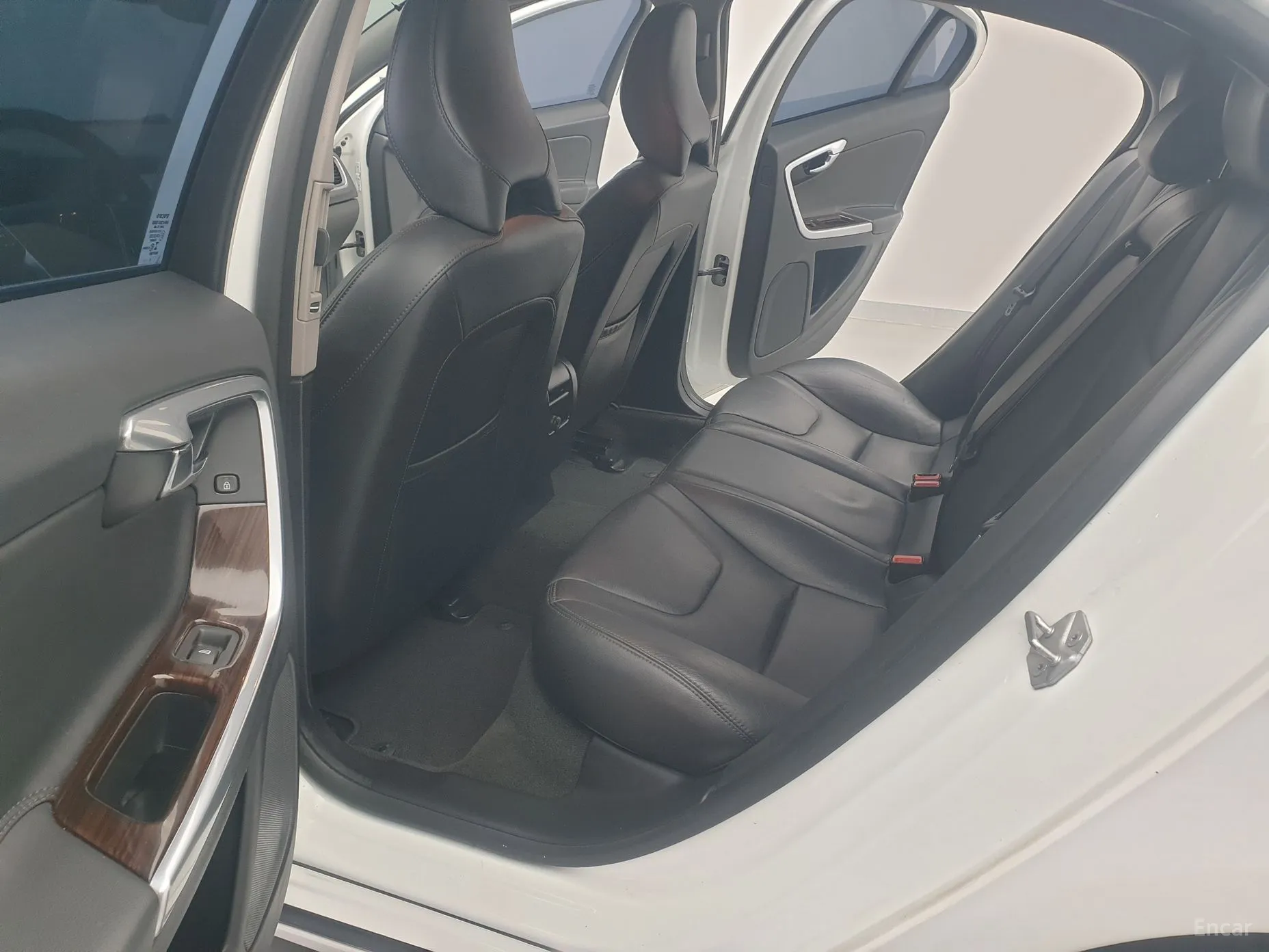Volvo S60 превью 10