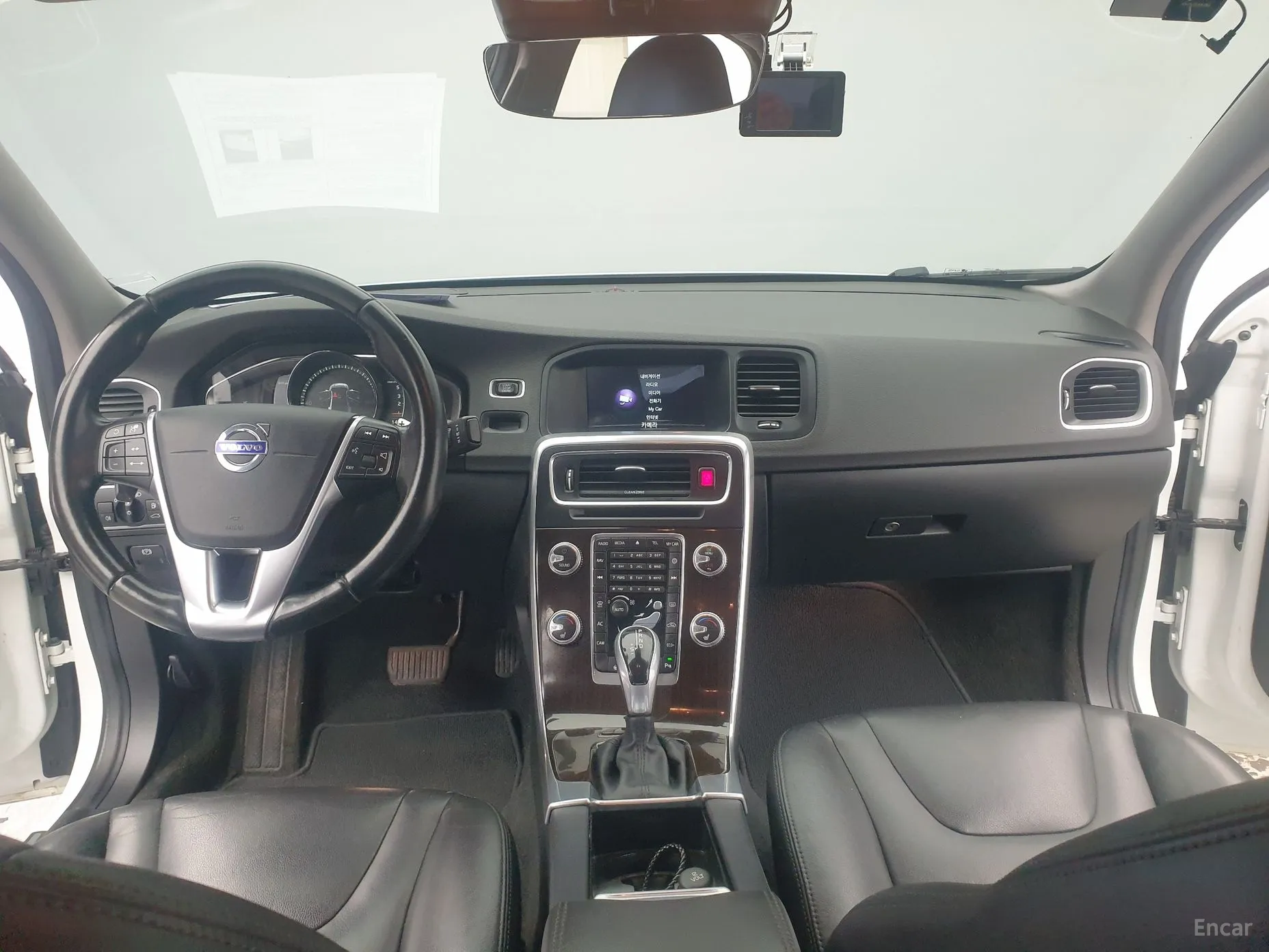 Volvo S60 превью 11