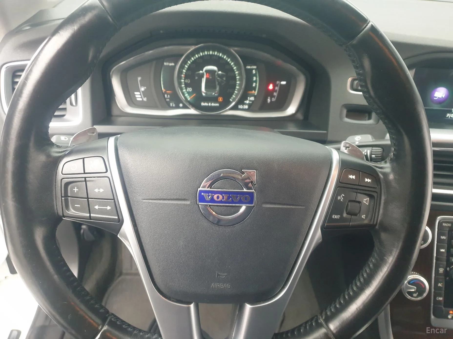Volvo S60 превью 12