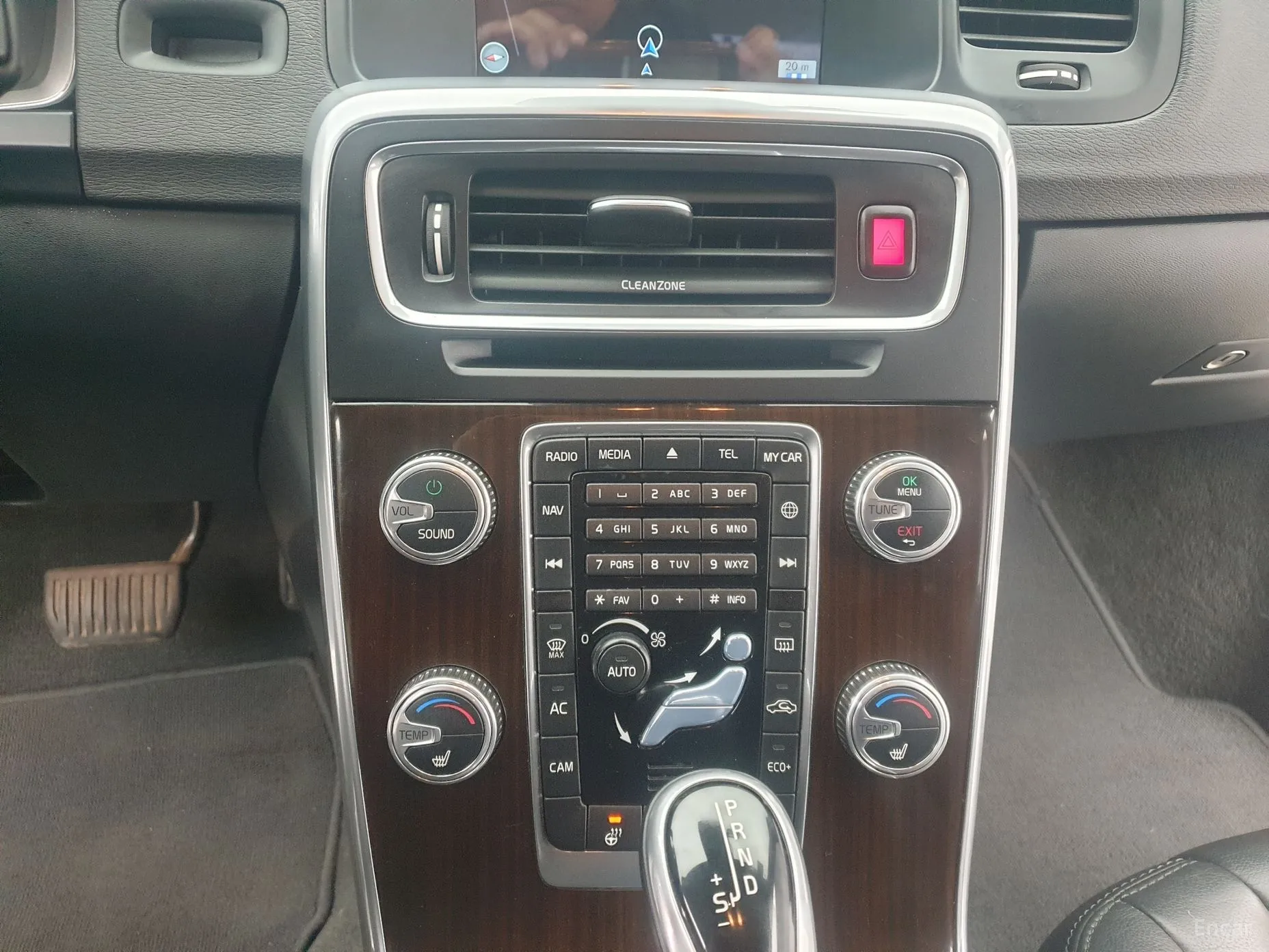 Volvo S60 превью 15
