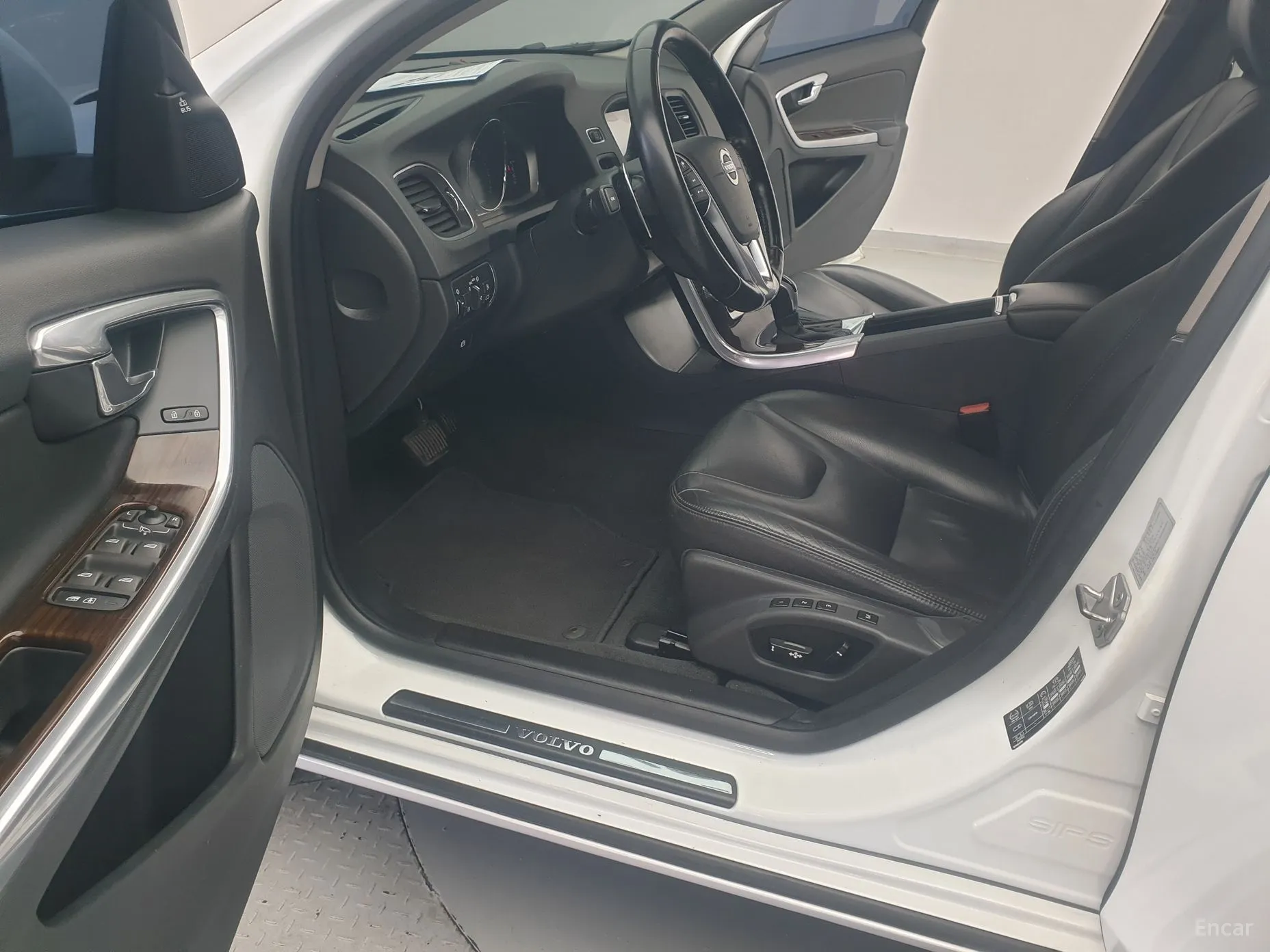 Volvo S60 превью 9