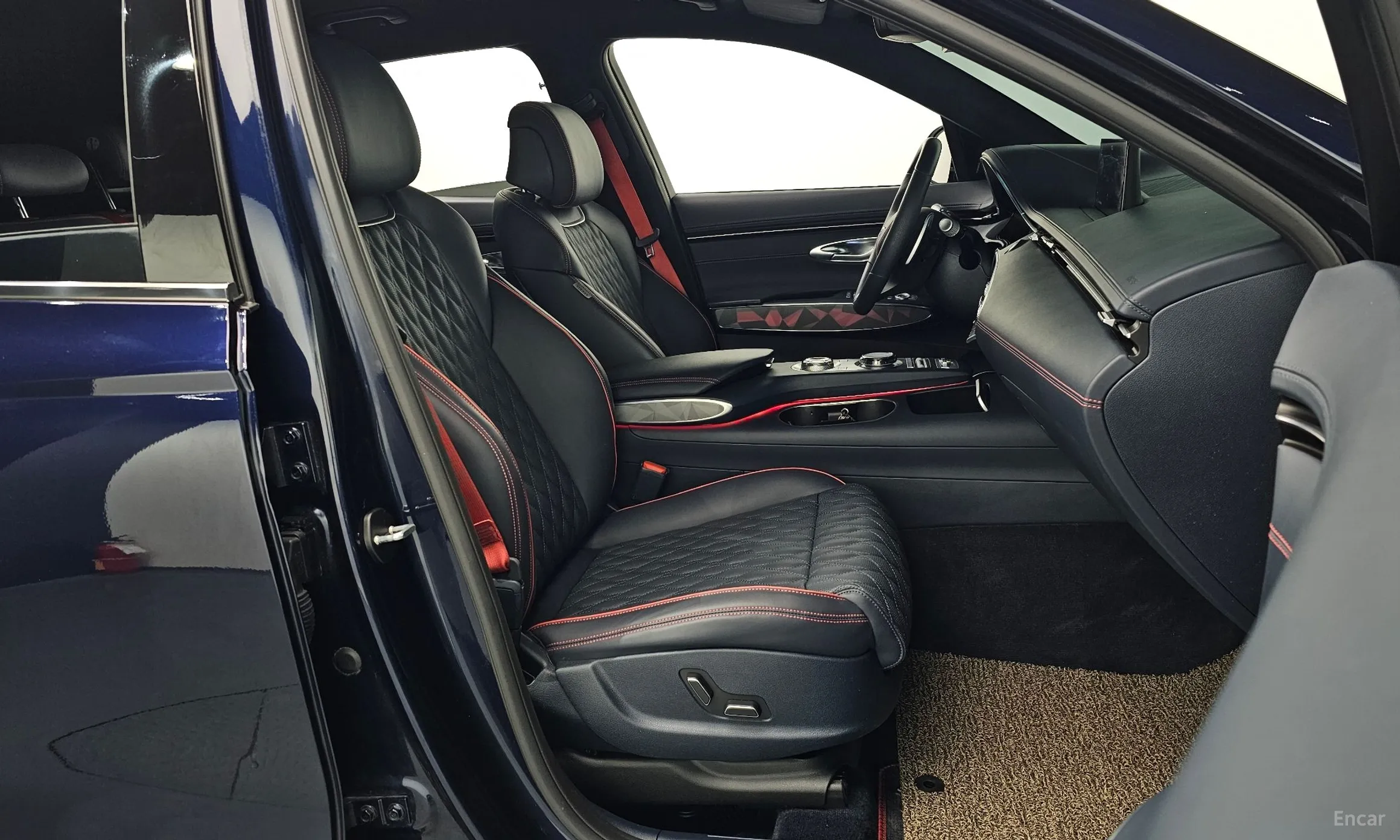 Genesis GV70 превью 10