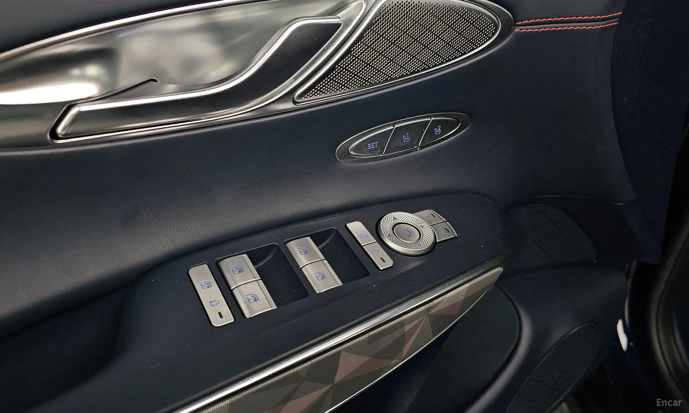 Genesis GV70 превью 17