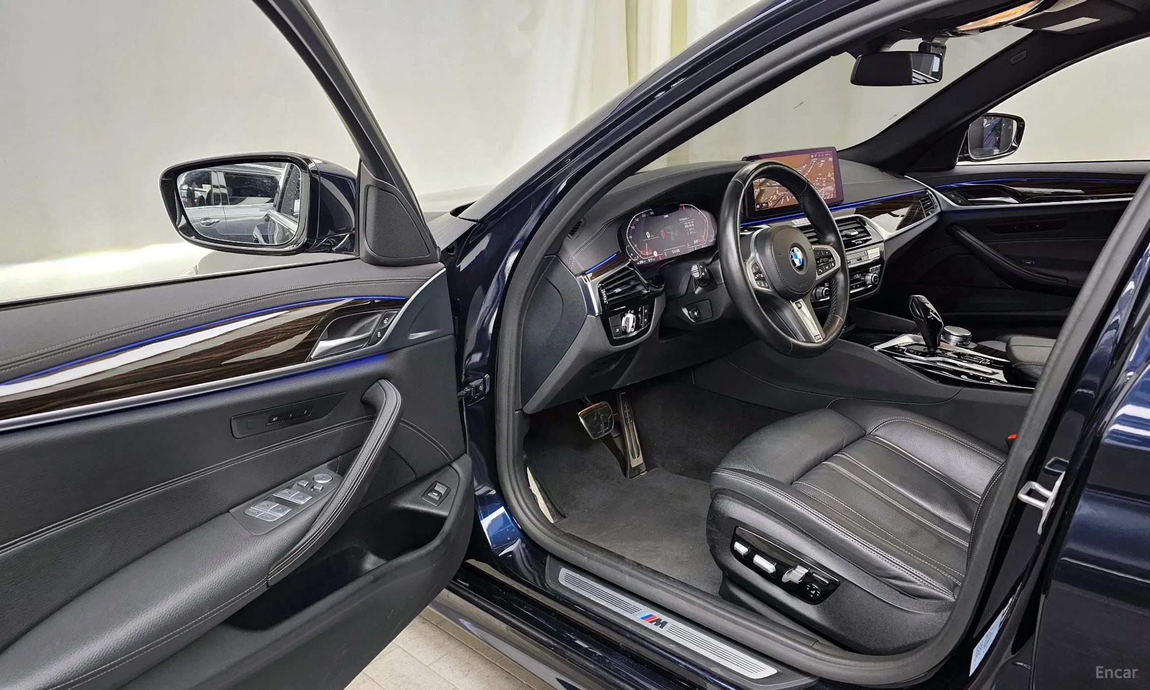 BMW 5 Series (G30) превью 10
