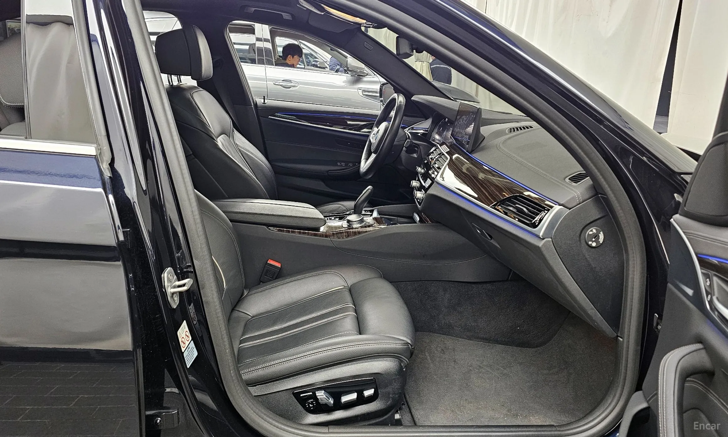 BMW 5 Series (G30) превью 11