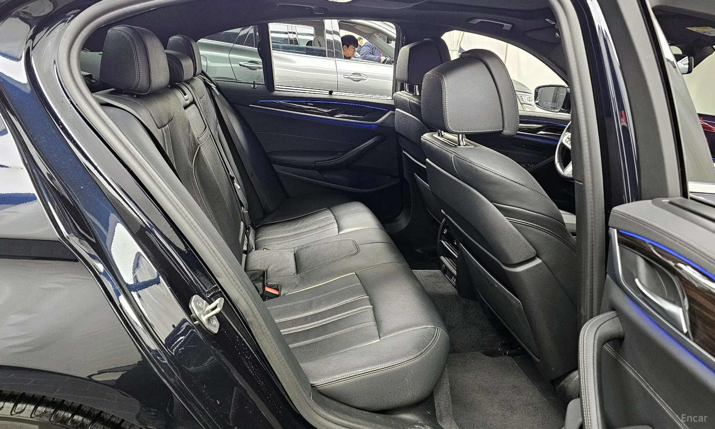 BMW 5 Series (G30) превью 12