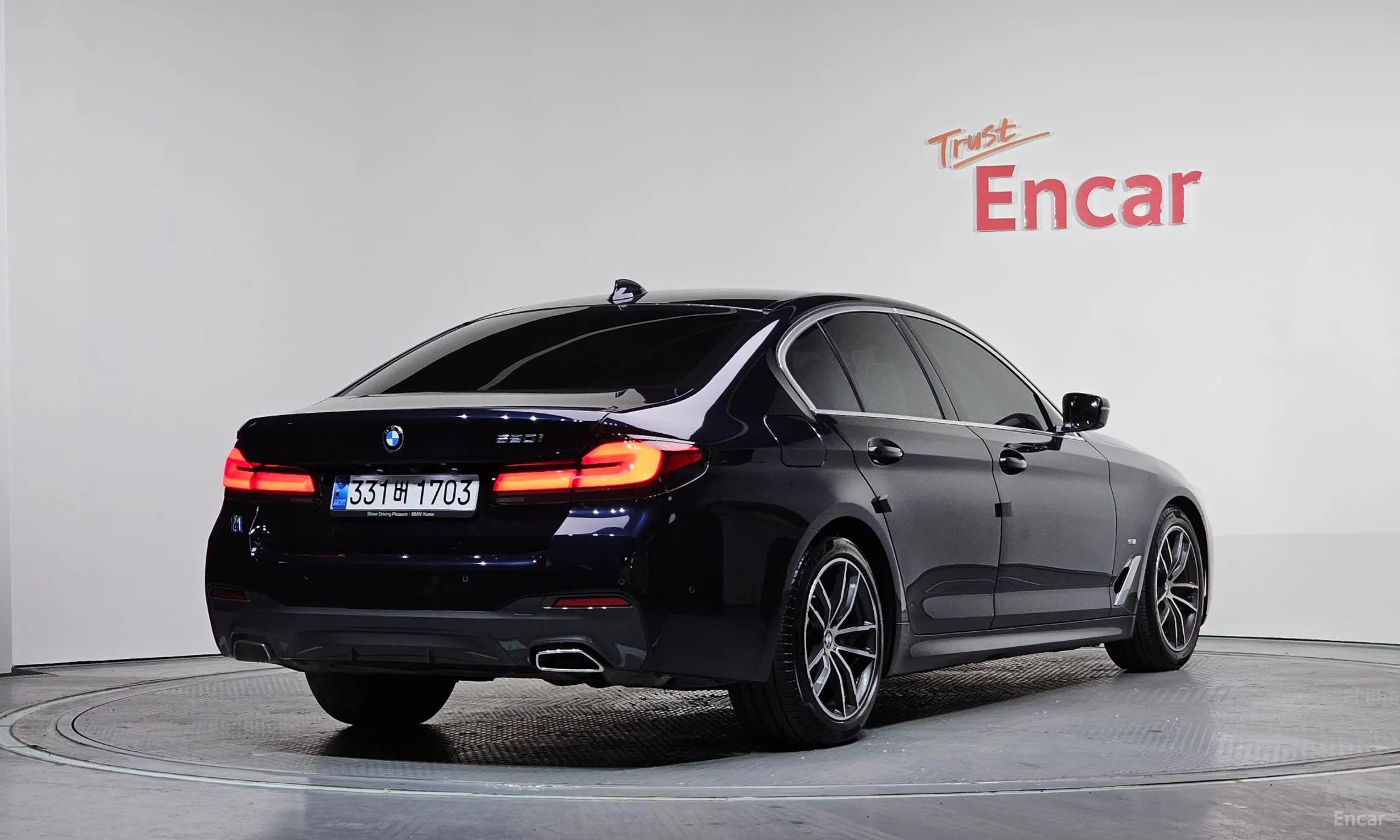 BMW 5 Series (G30) превью 2